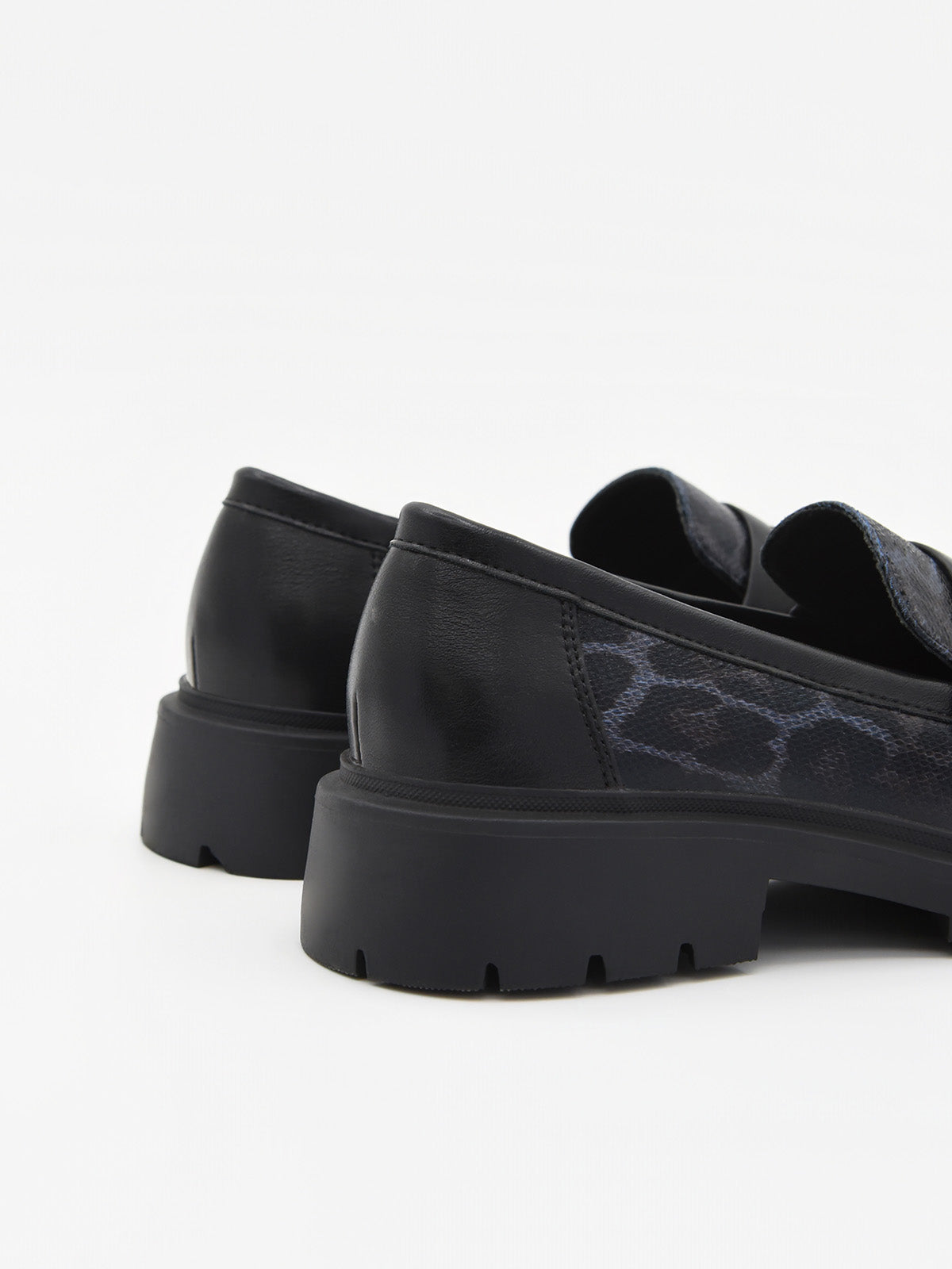 MOCASÍN GRIS ESTAMPADO LEOPARDO