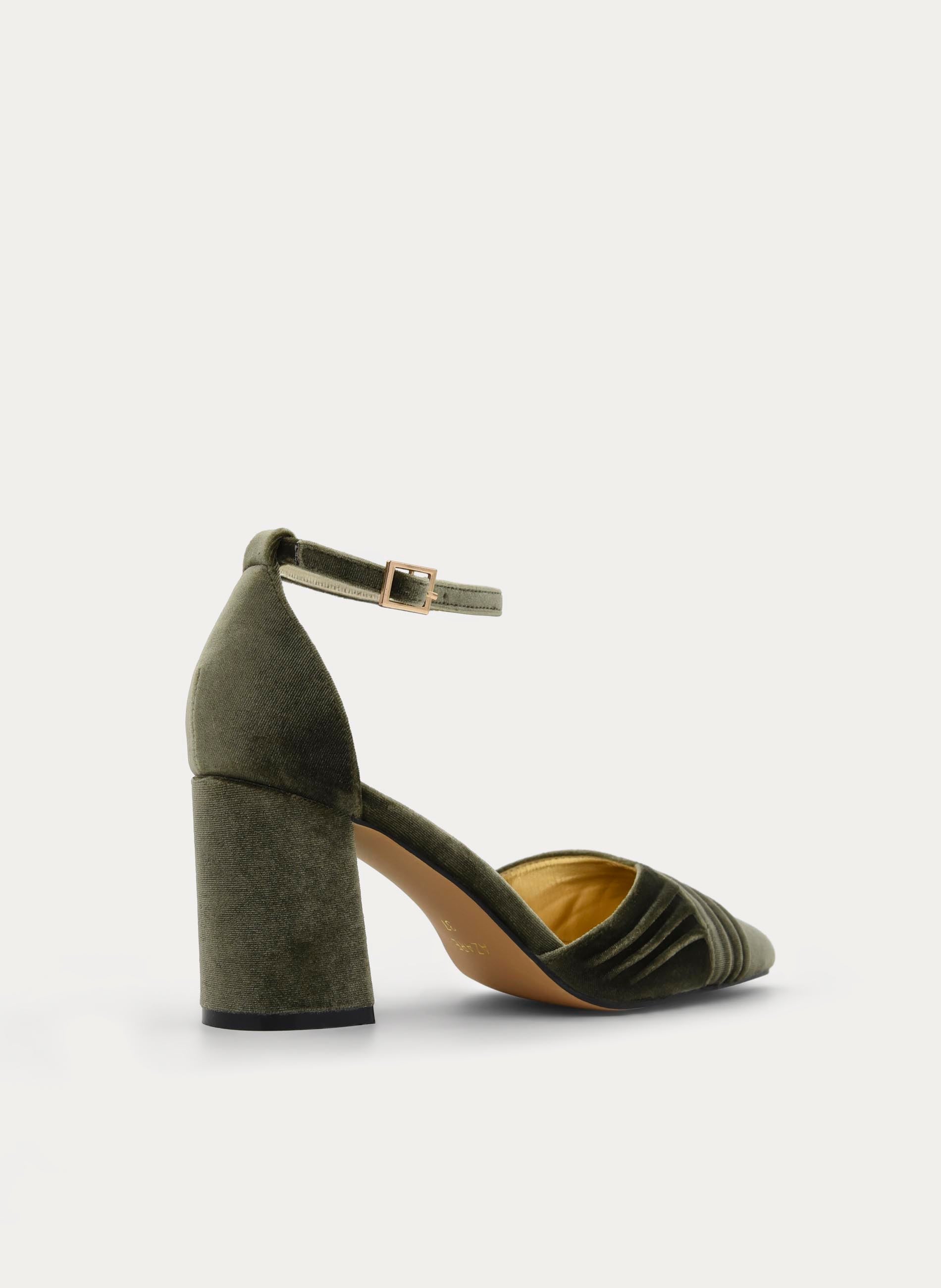 ZAPATOS DE SALÓN DE TERCIOPELO VERDE CON CORREA AL TOBILLO