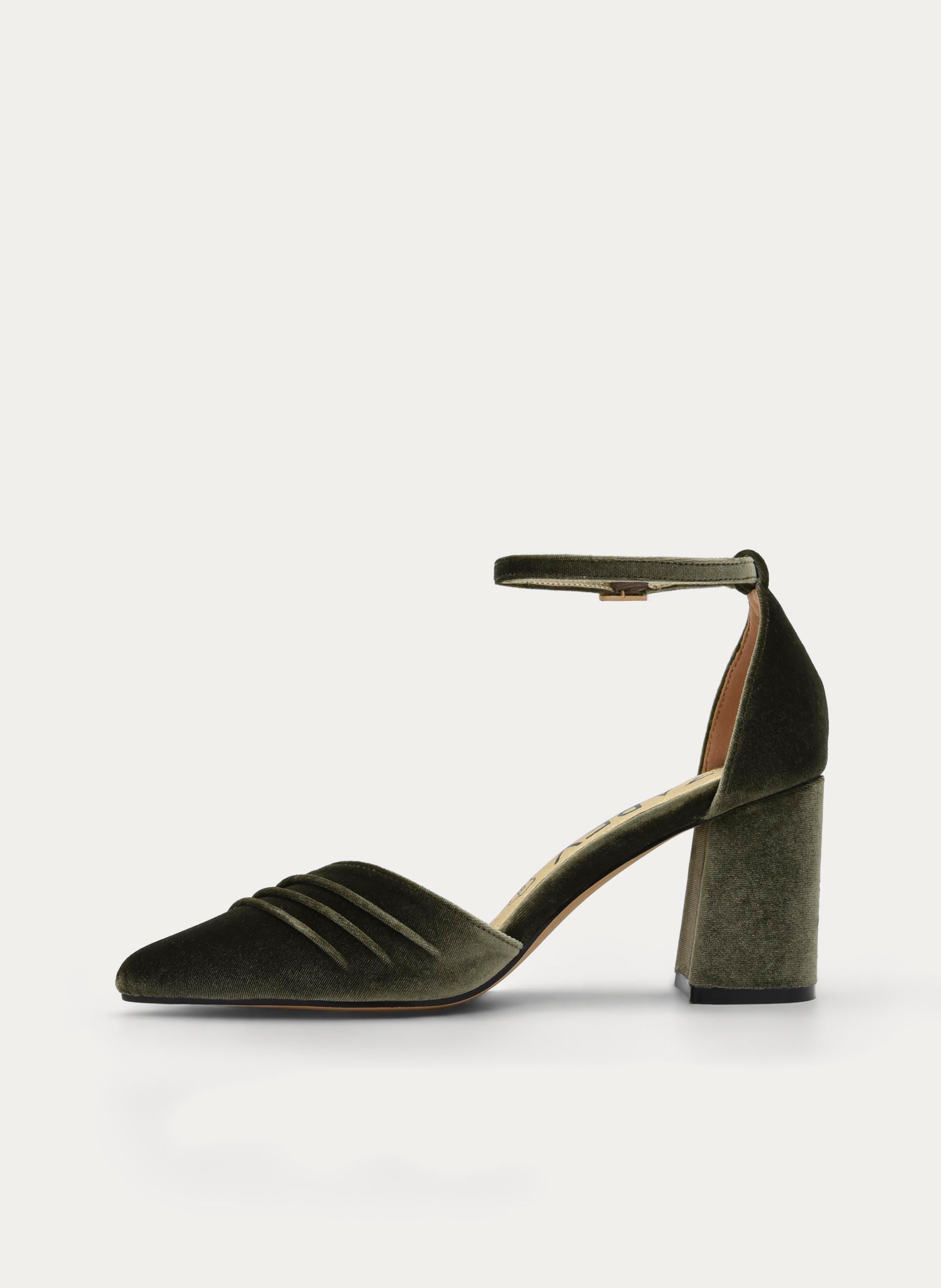 ZAPATOS DE SALÓN DE TERCIOPELO VERDE CON CORREA AL TOBILLO