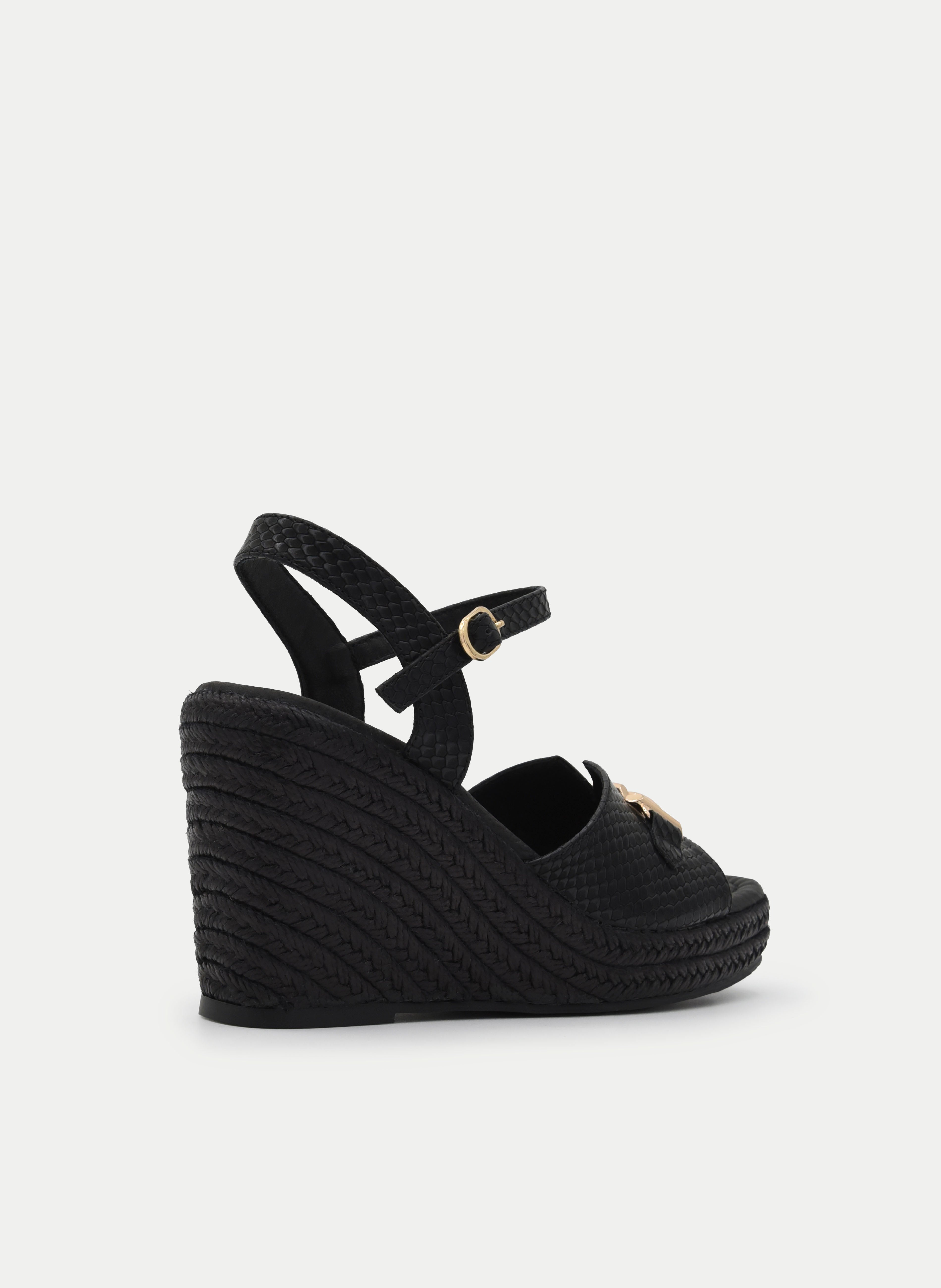 BLACK WEDGE SANDALIA WITH GOLD BUCKLE