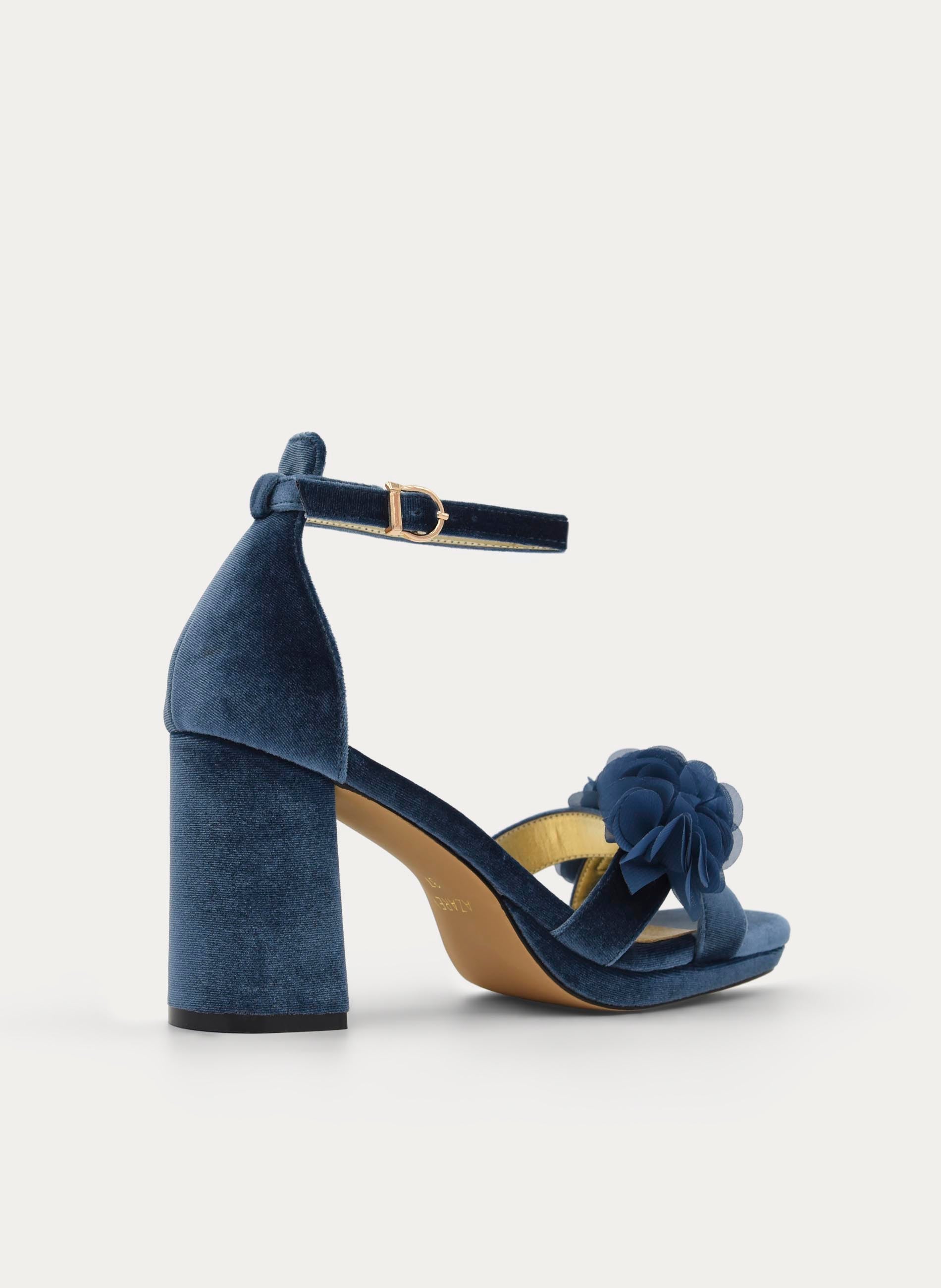 SANDALIAS CON PLATAFORMA EN TERCIOPELO AZUL CON FLORES Y TACÓN ANCHO