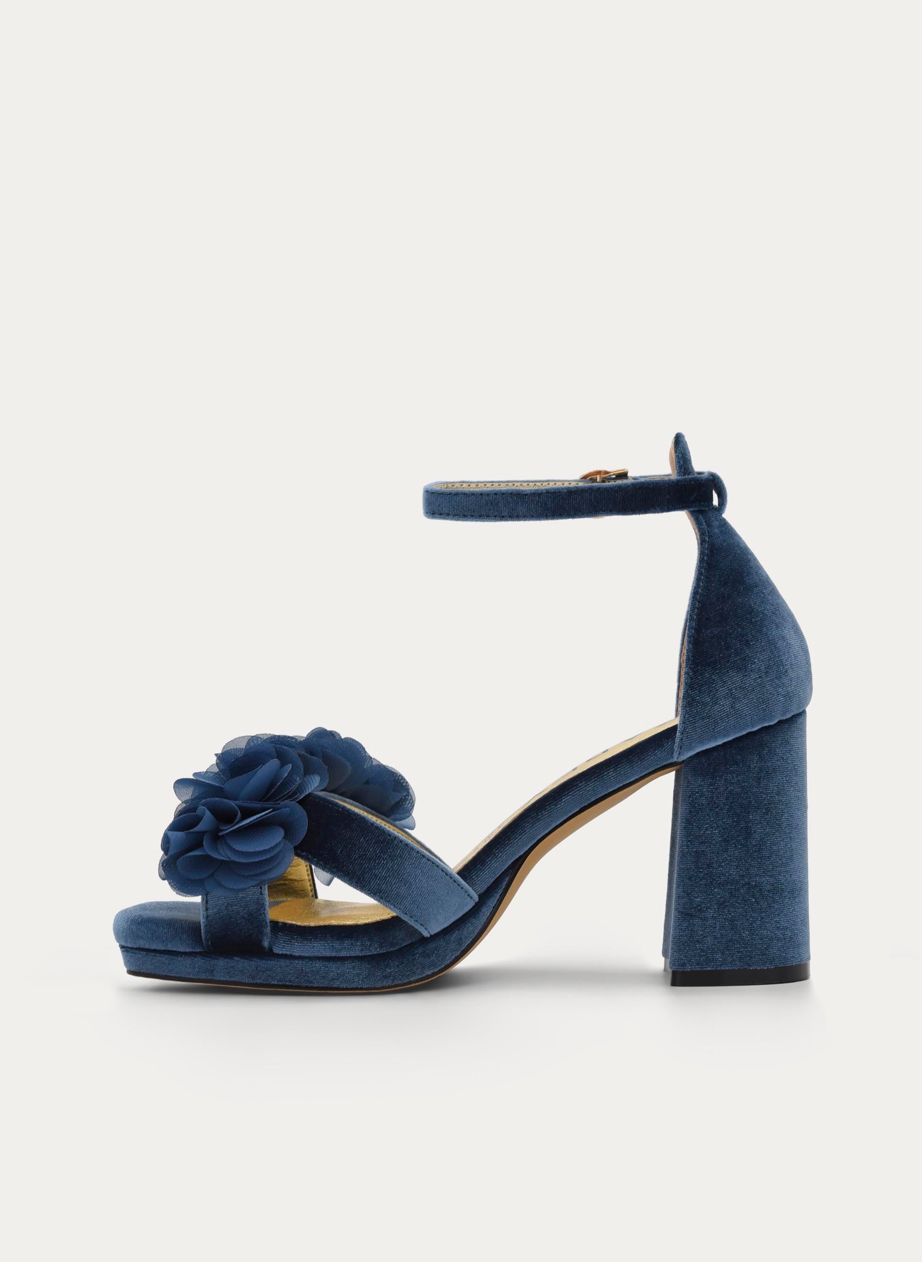 SANDALIAS CON PLATAFORMA EN TERCIOPELO AZUL CON FLORES Y TACÓN ANCHO