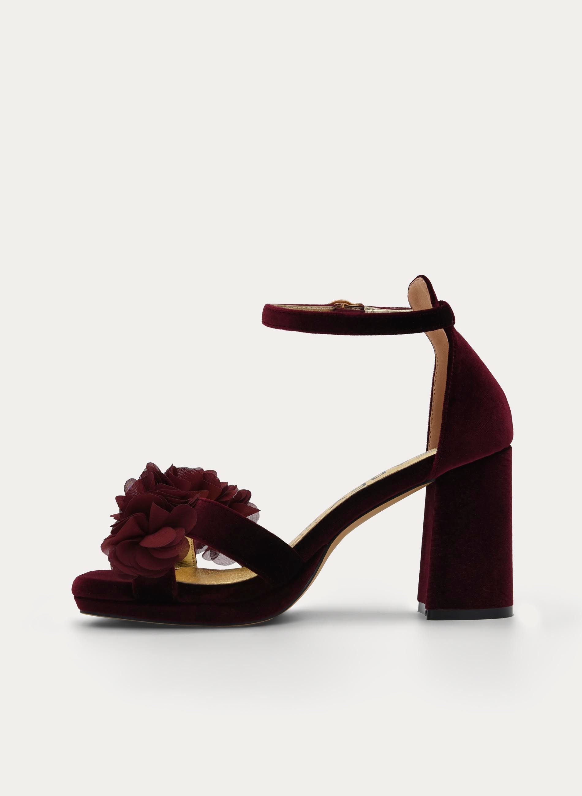 SANDALIAS CON PLATAFORMA EN TERCIOPELO BURDEOS CON FLORES Y TACÓN ANCHO