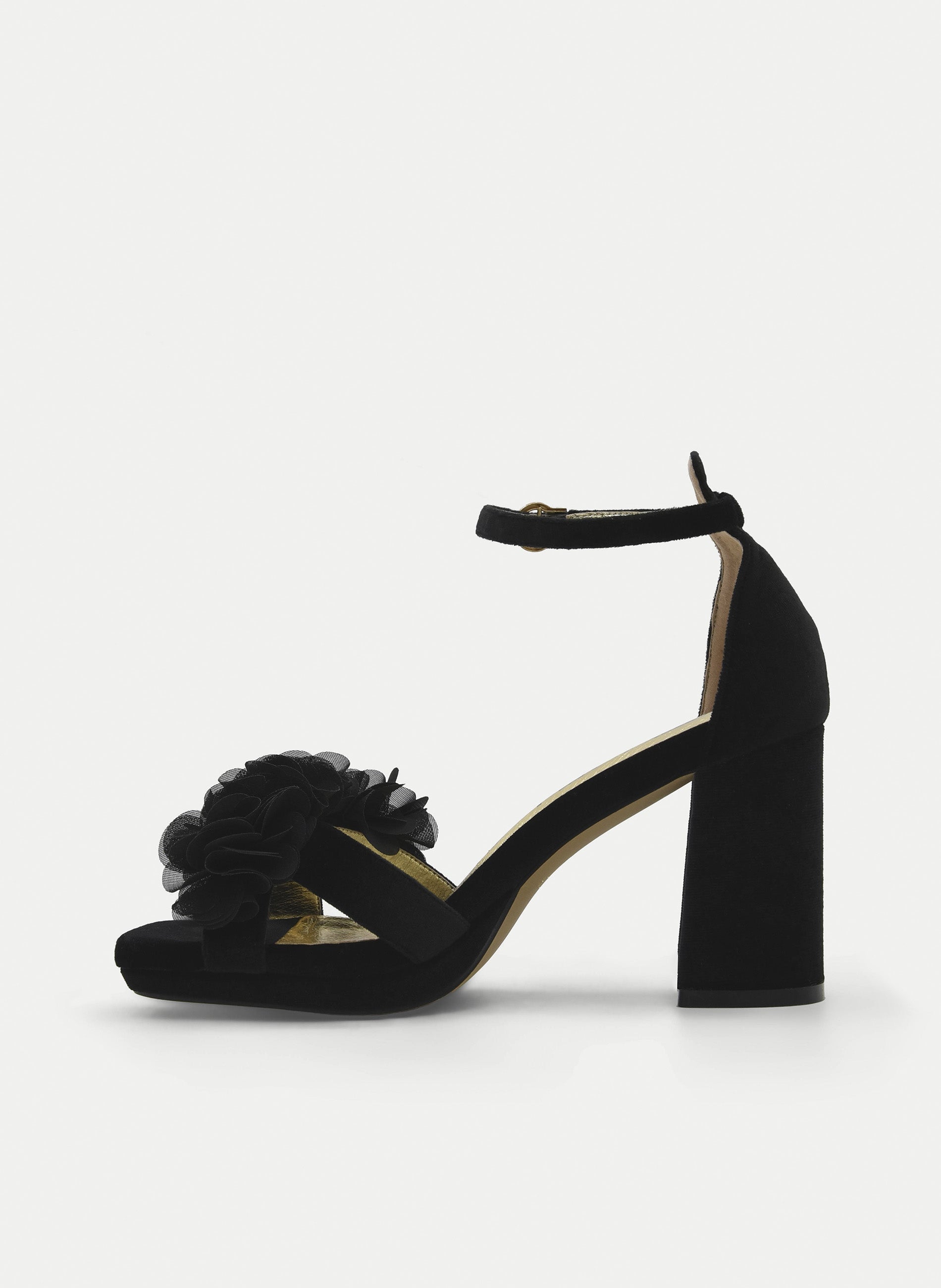 BLACK PLATFORM SANDALS WITH FLOWERS AND A BLOCK HEEL