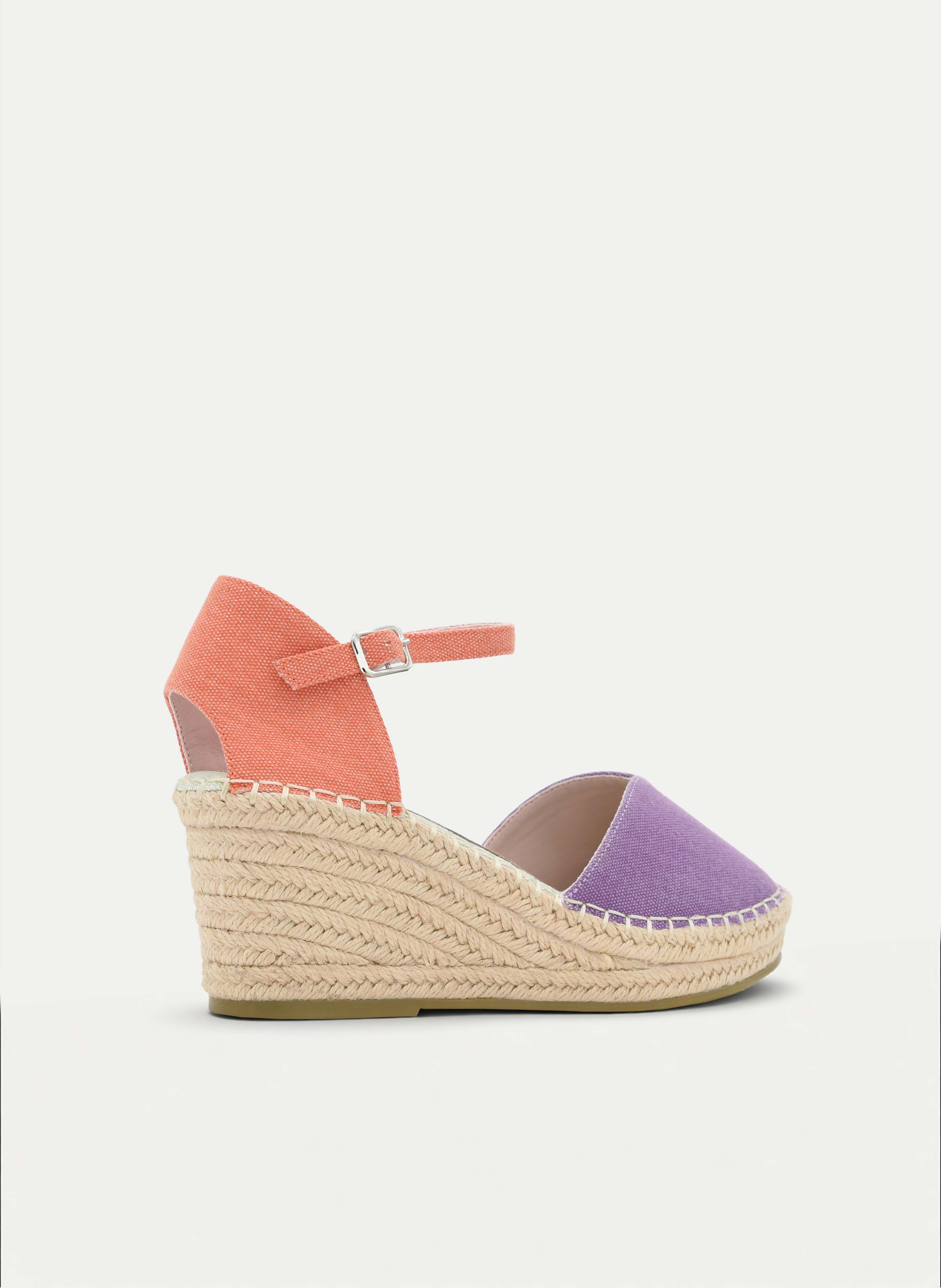 ALPARGATAS CUÑA BICOLOR LILA Y CORAL CON PULSERA