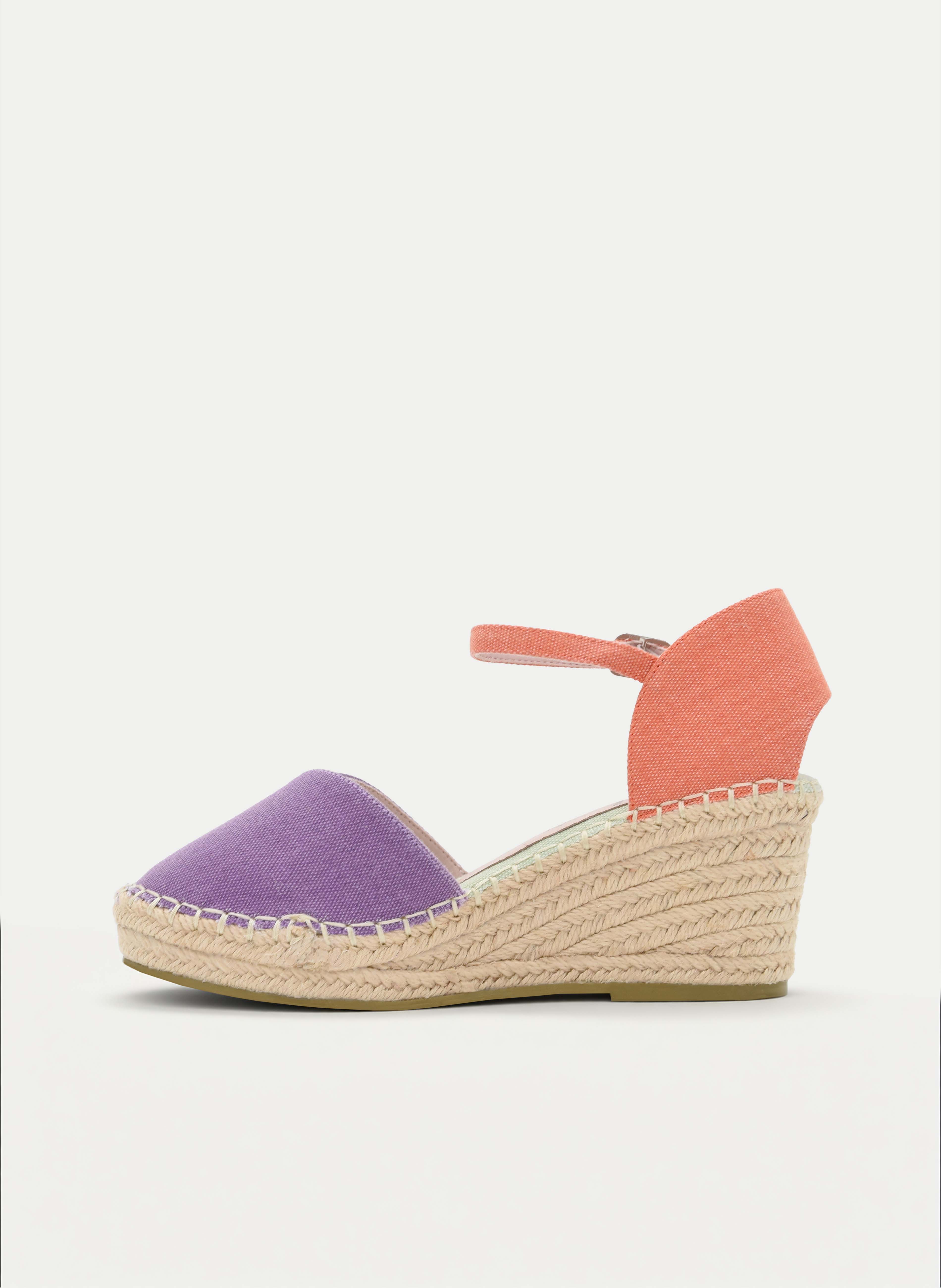 ALPARGATAS CUÑA BICOLOR LILA Y CORAL CON PULSERA