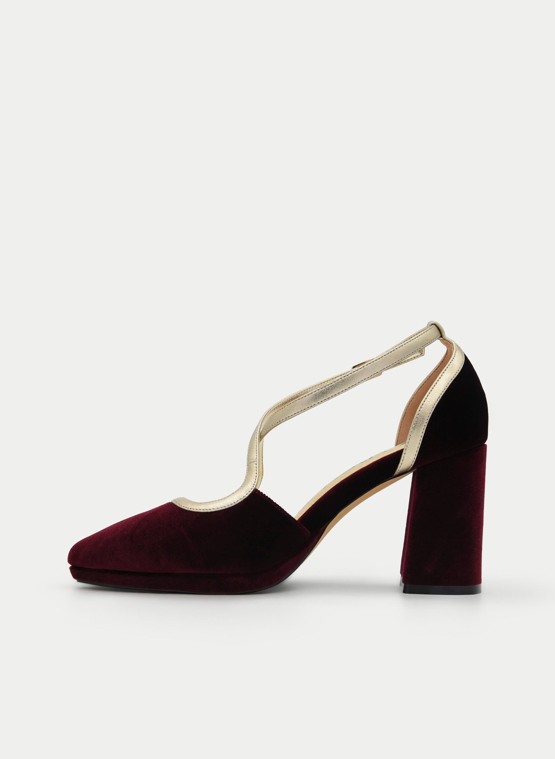 ZAPATO DE TERCIOPELO BURDEOS TACÓN ANCHO TIRA DORADA