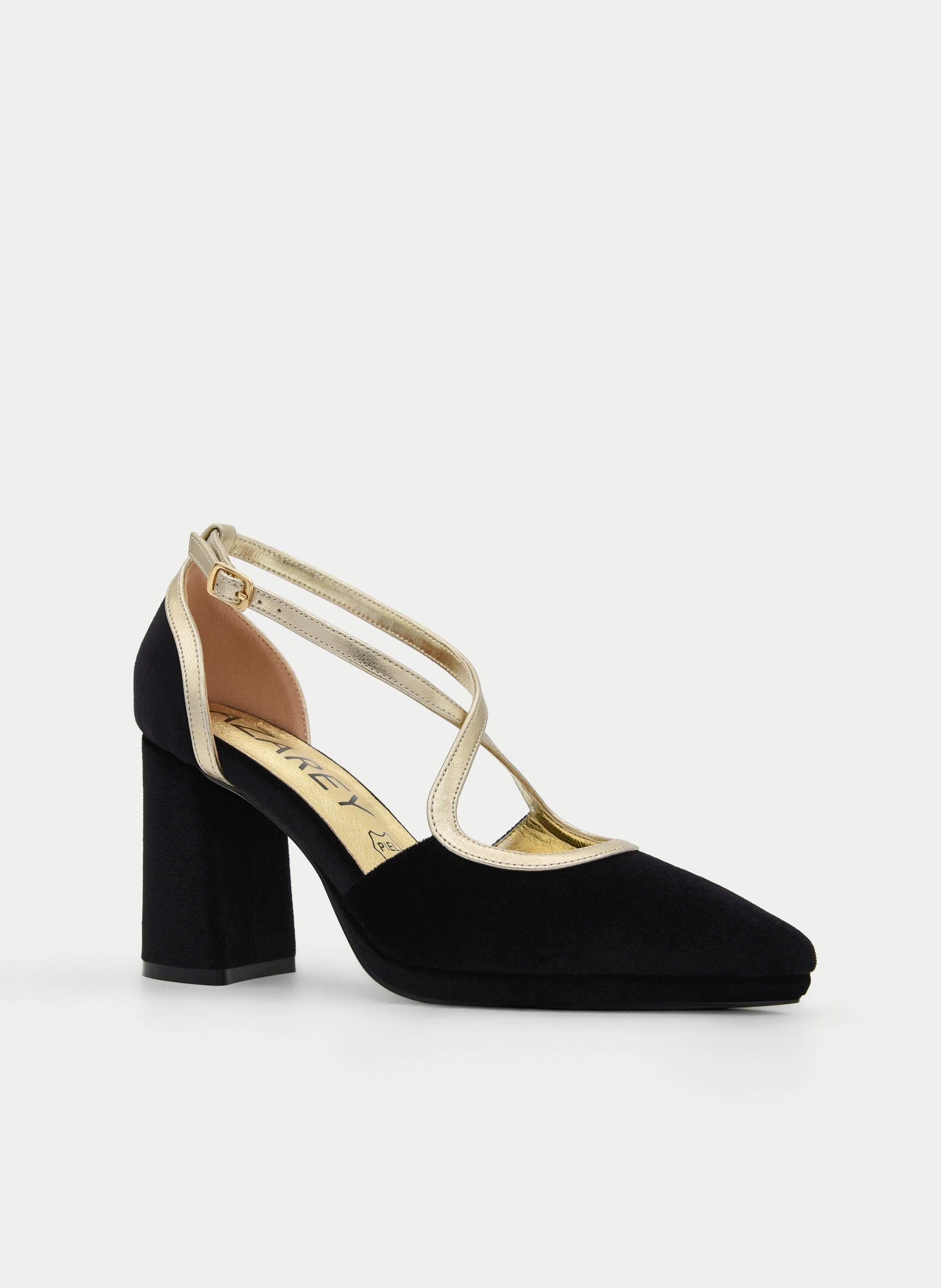 ZAPATO DE TERCIOPELO NEGRO TACÓN ANCHO TIRA DORADA