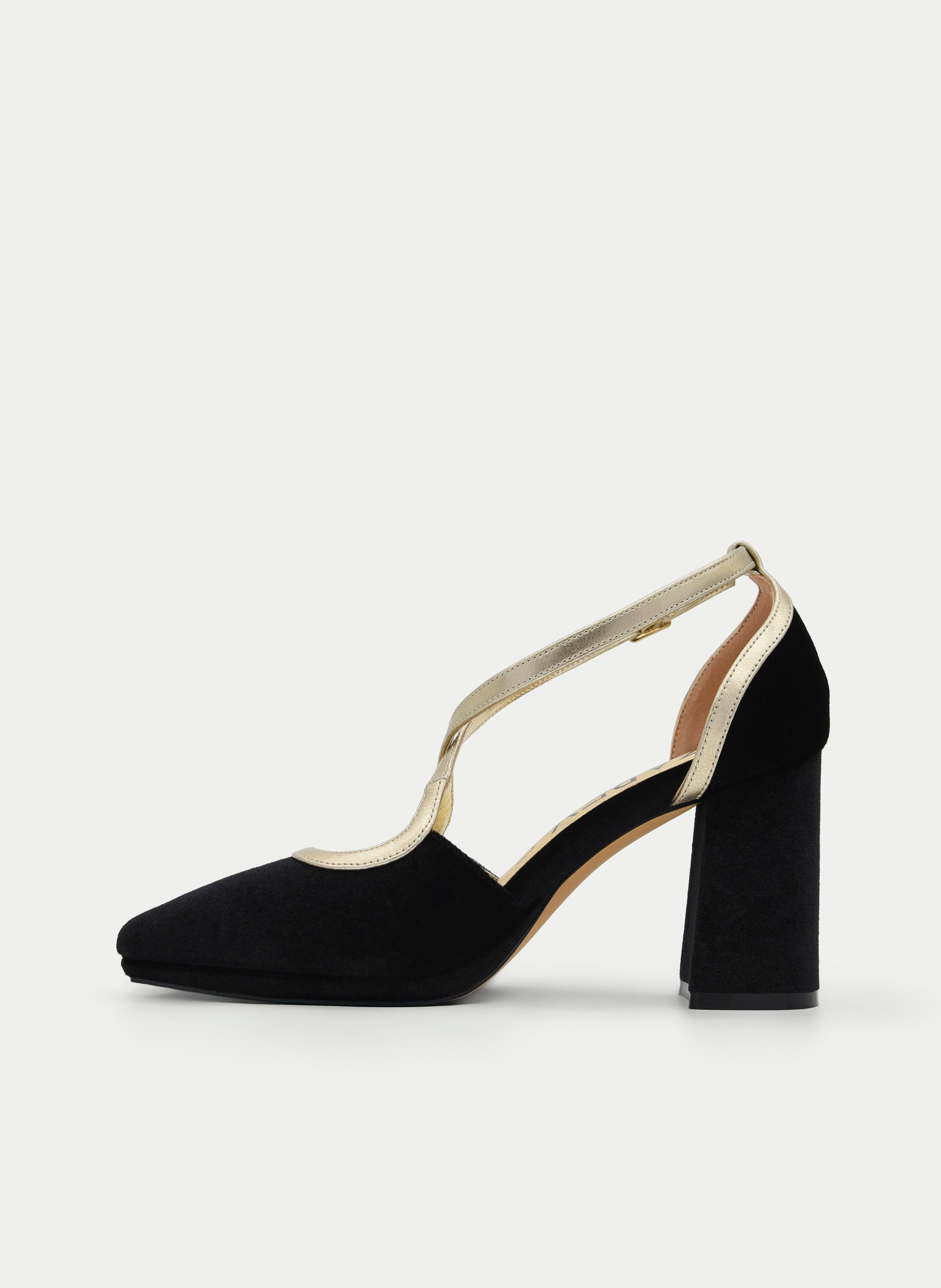 ZAPATO DE TERCIOPELO NEGRO TACÓN ANCHO TIRA DORADA