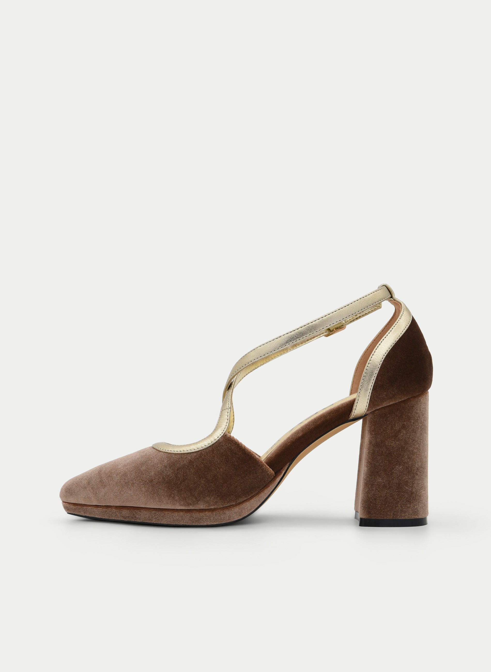 ZAPATO DE TERCIOPELO TAUPE TACÓN ANCHO TIRA DORADA