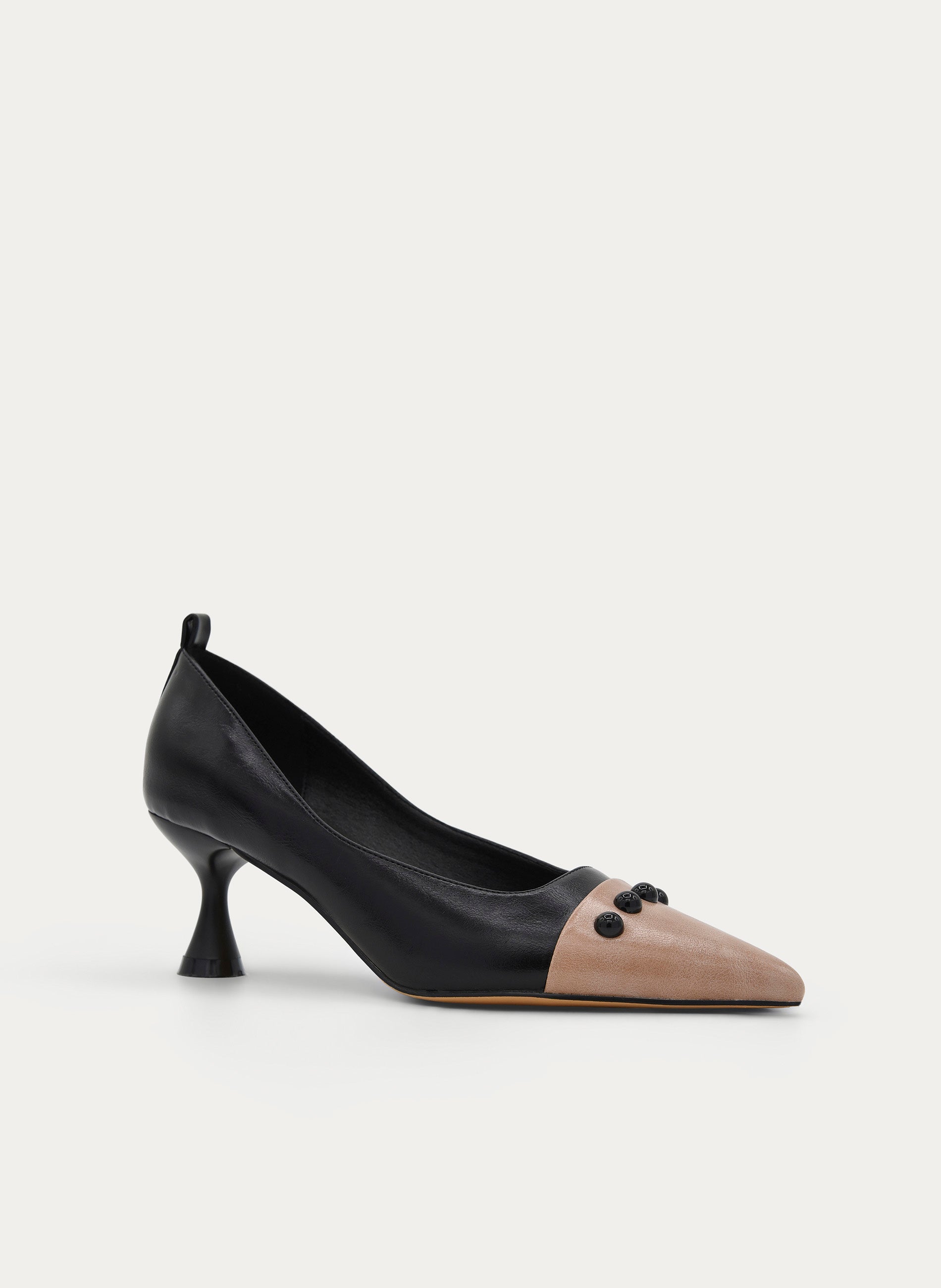 TWO-TONE BLACK COURT SHOE WITH BEIGE TOE AND MEDIUM HEEL