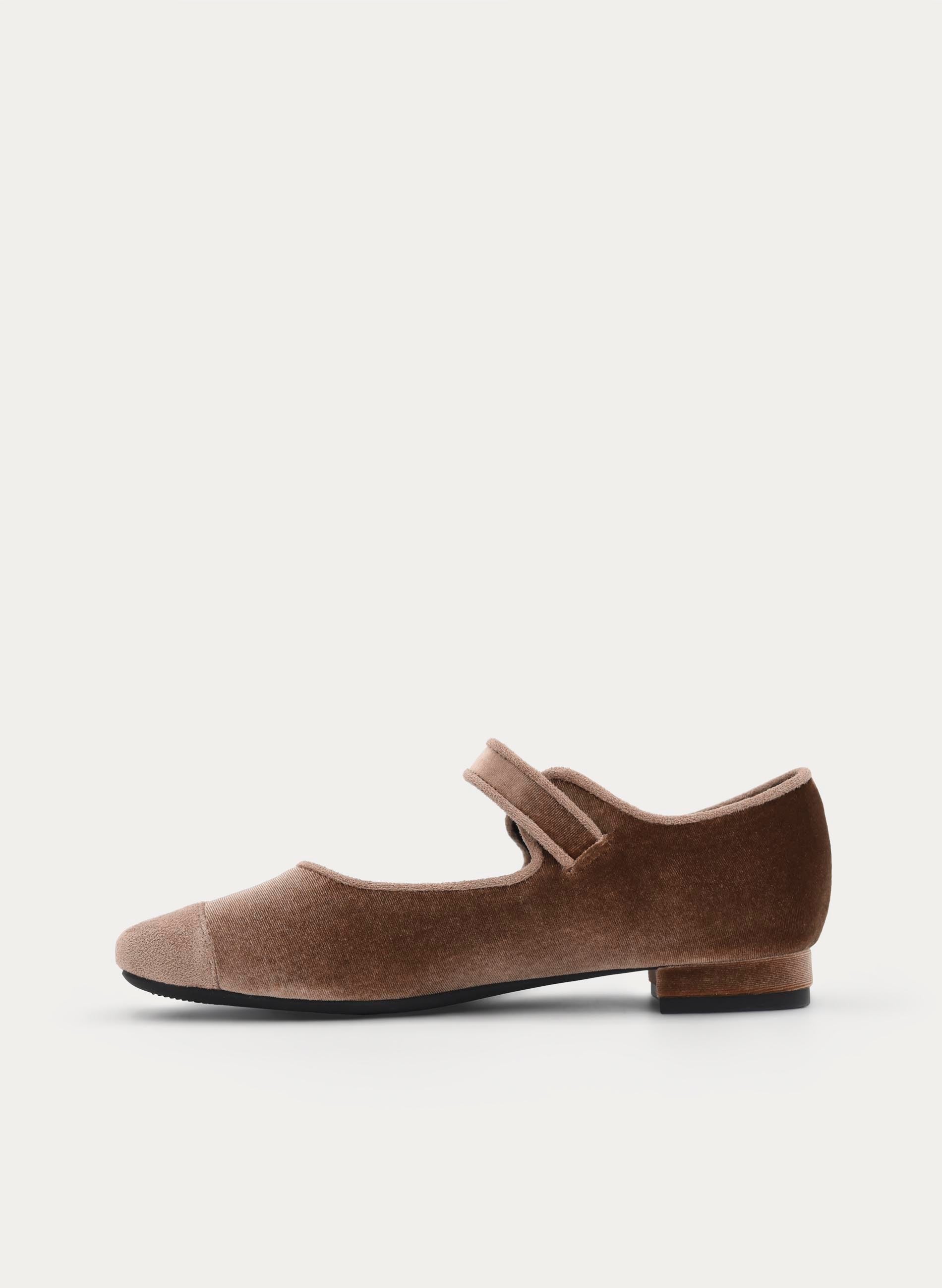 MERCEDITA PLANA DE TERCIOPELO TAUPE CON HEBILLA