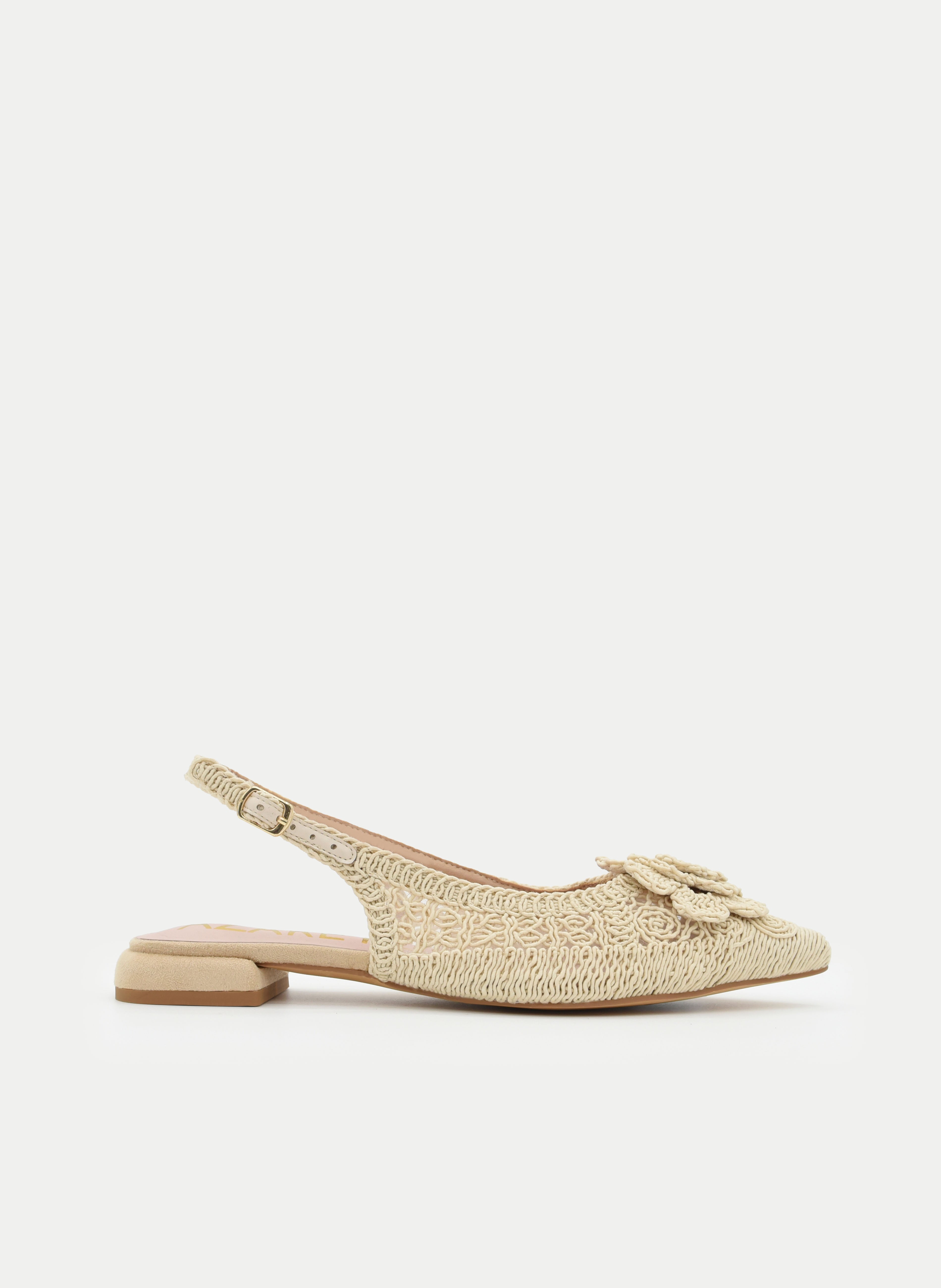 BAILARINA DESTALONADA BEIGE DE CROCHET CON FLOR