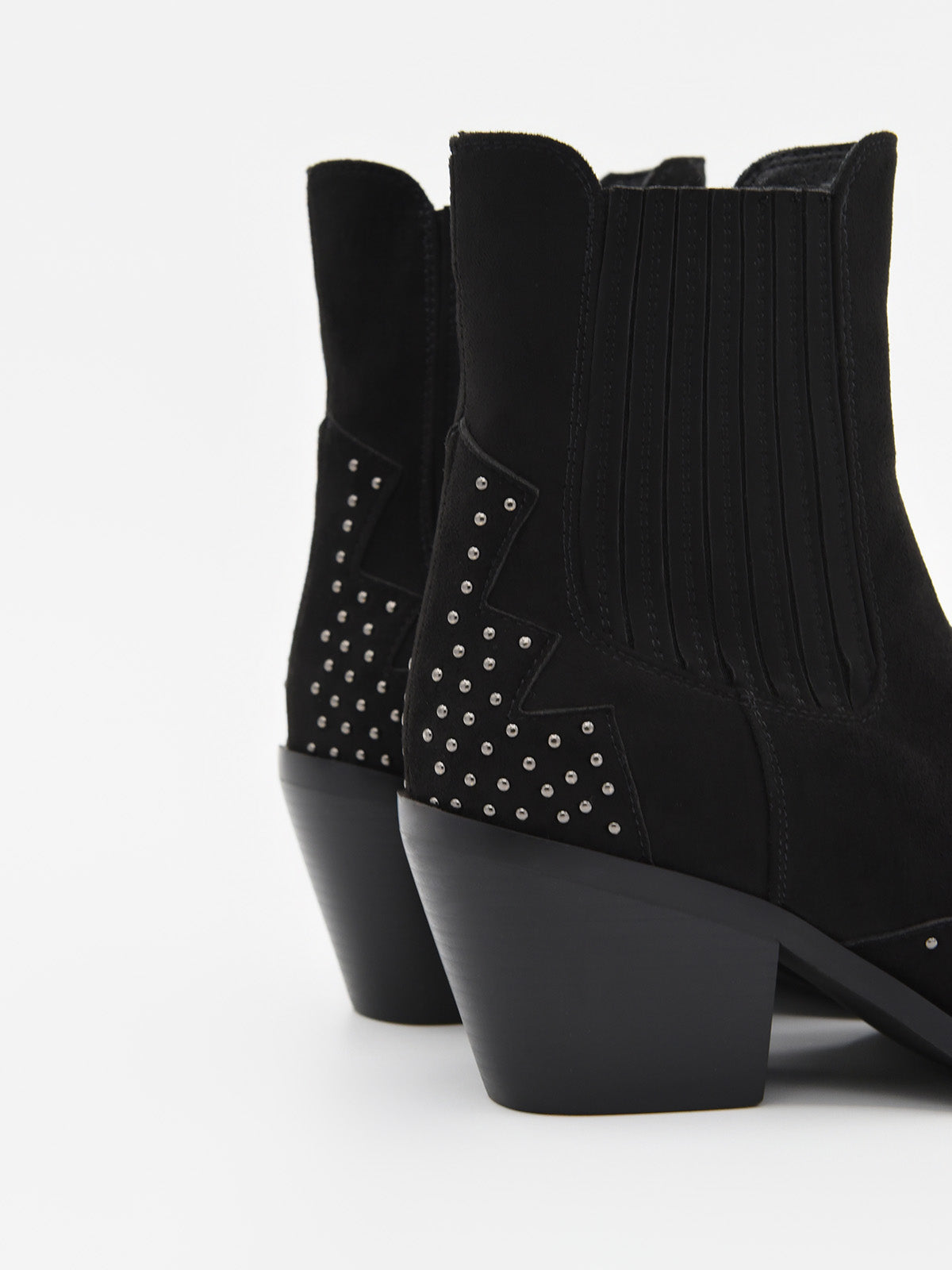 BOTÍN COWBOY NEGRO CON TACHAS