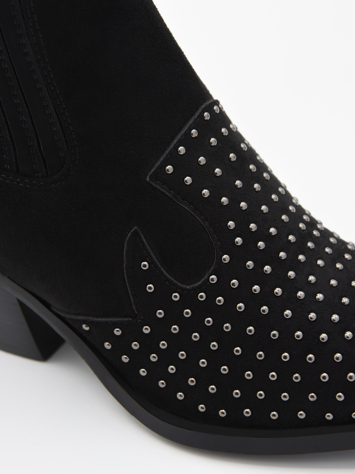 BOTÍN COWBOY NEGRO CON TACHAS