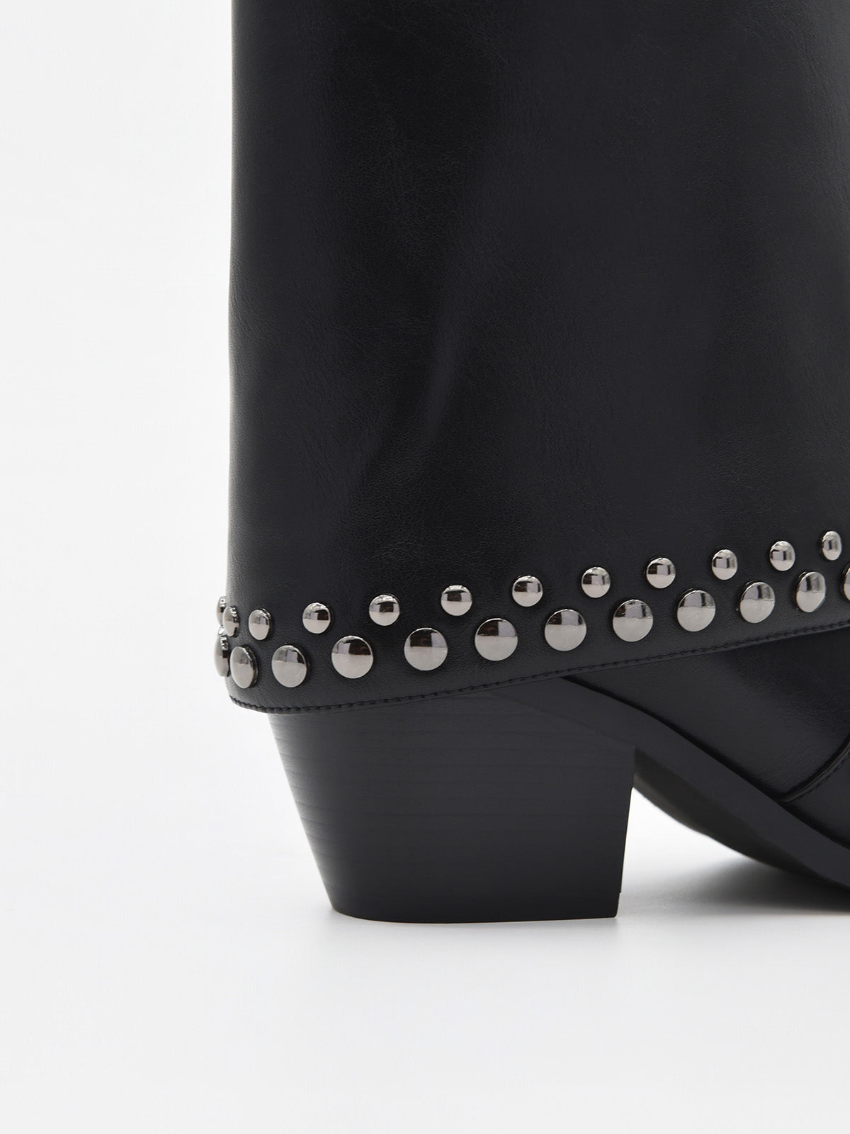 BOTÍN NEGRO CON POLAINA Y TACHAS