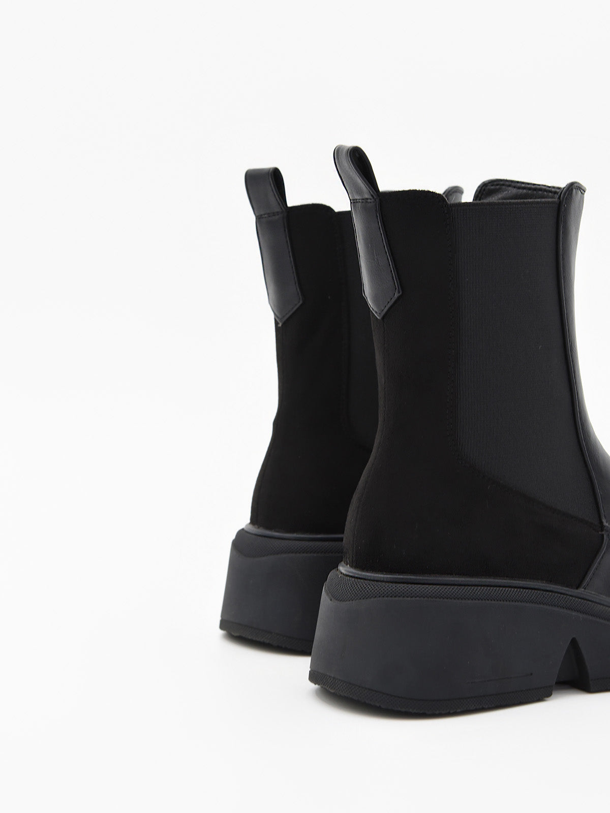 BLACK ANKLE BOOTS WITH ELASTIC SIDE PANEL