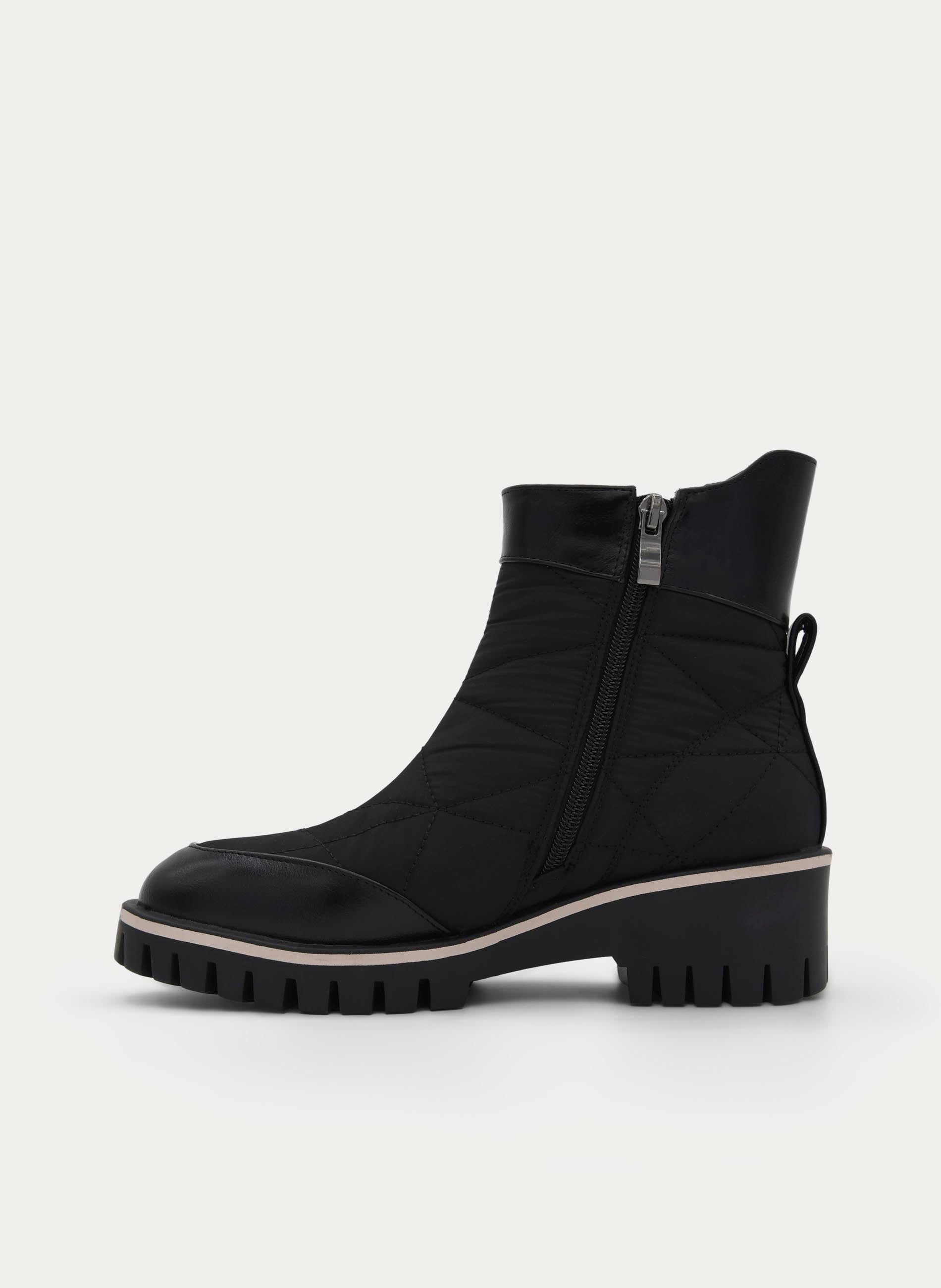 BLACK QUILTED TRACK SOLE COMFORTABLE ANKLE BOOT
