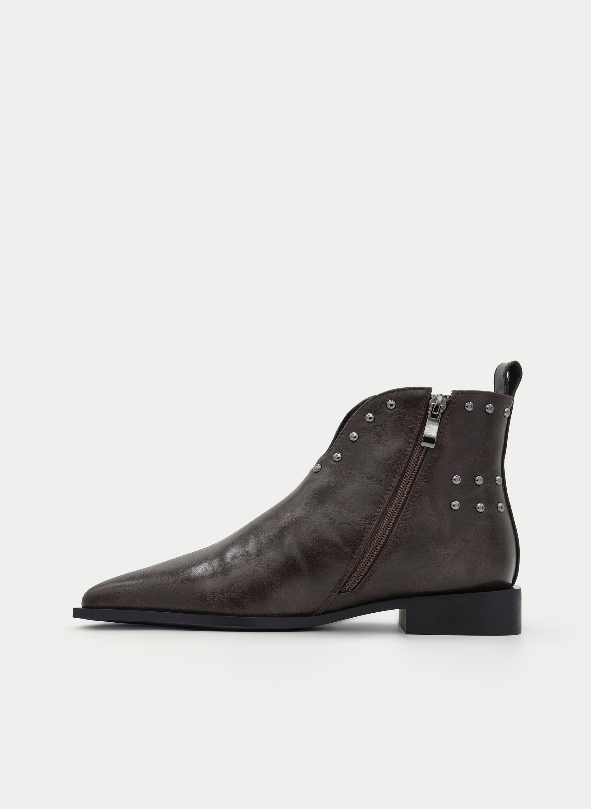 BROWN BOOTIE WITH STUDS AND POINTED TOE