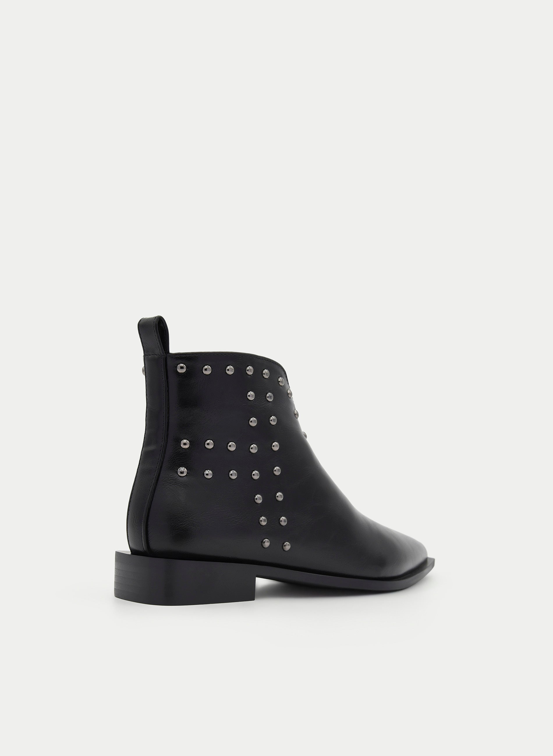 BLACK ANKLE BOOT WITH STUDS AND POINTED TOE