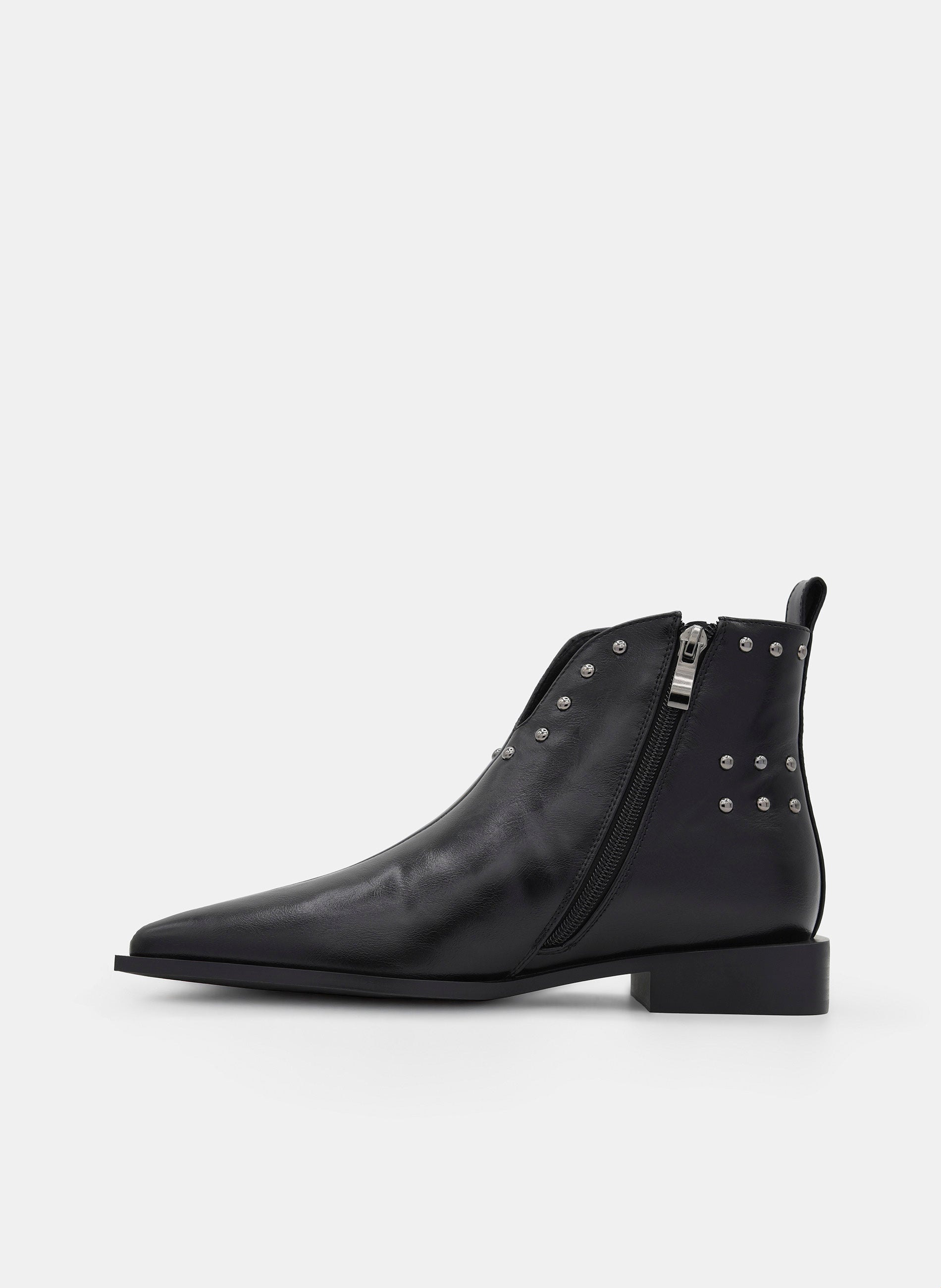 BLACK ANKLE BOOT WITH STUDS AND POINTED TOE