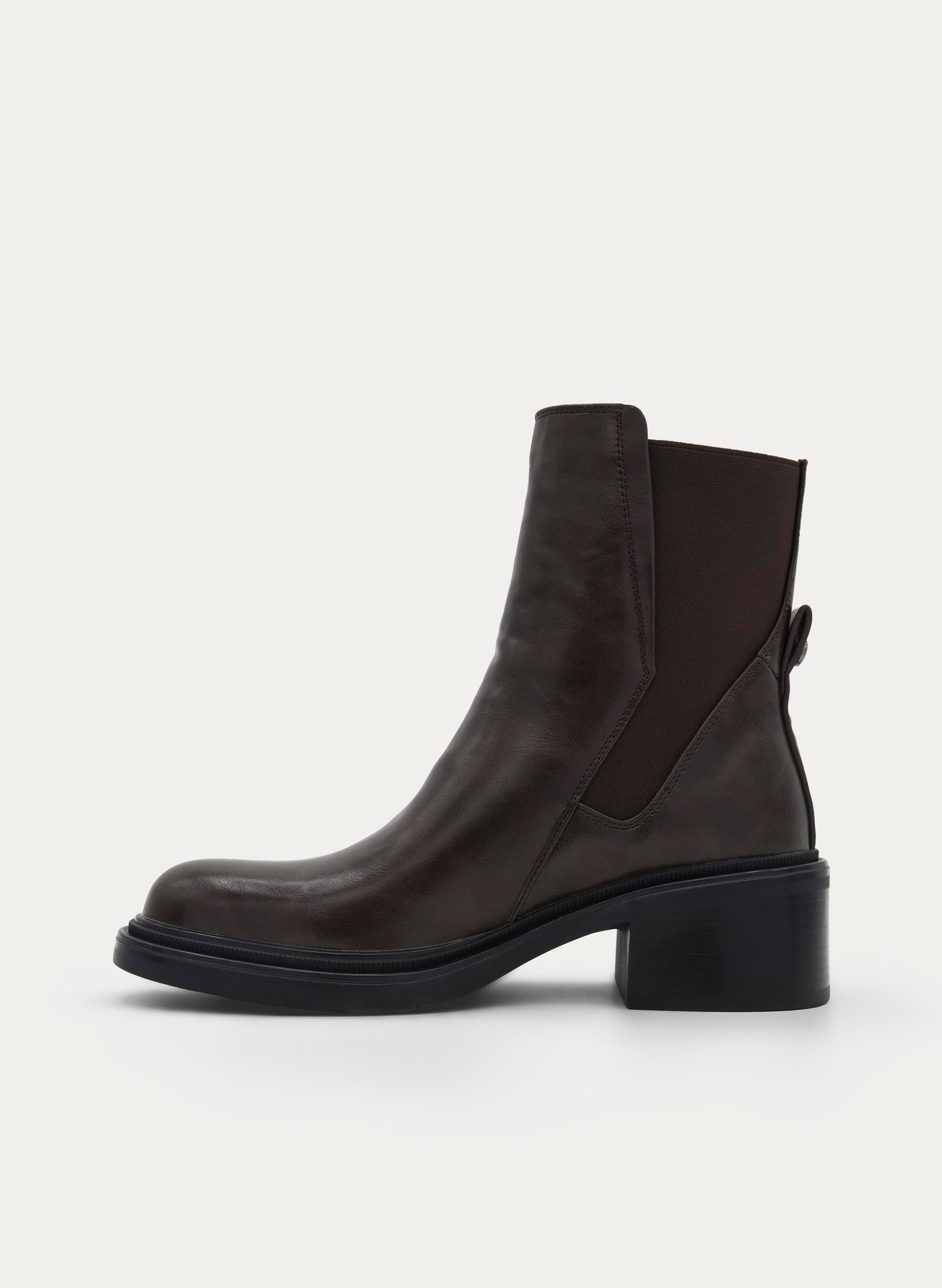 BROWN ANKLE BOOTS WITH MEDIUM HEEL AND ELASTIC SIDES