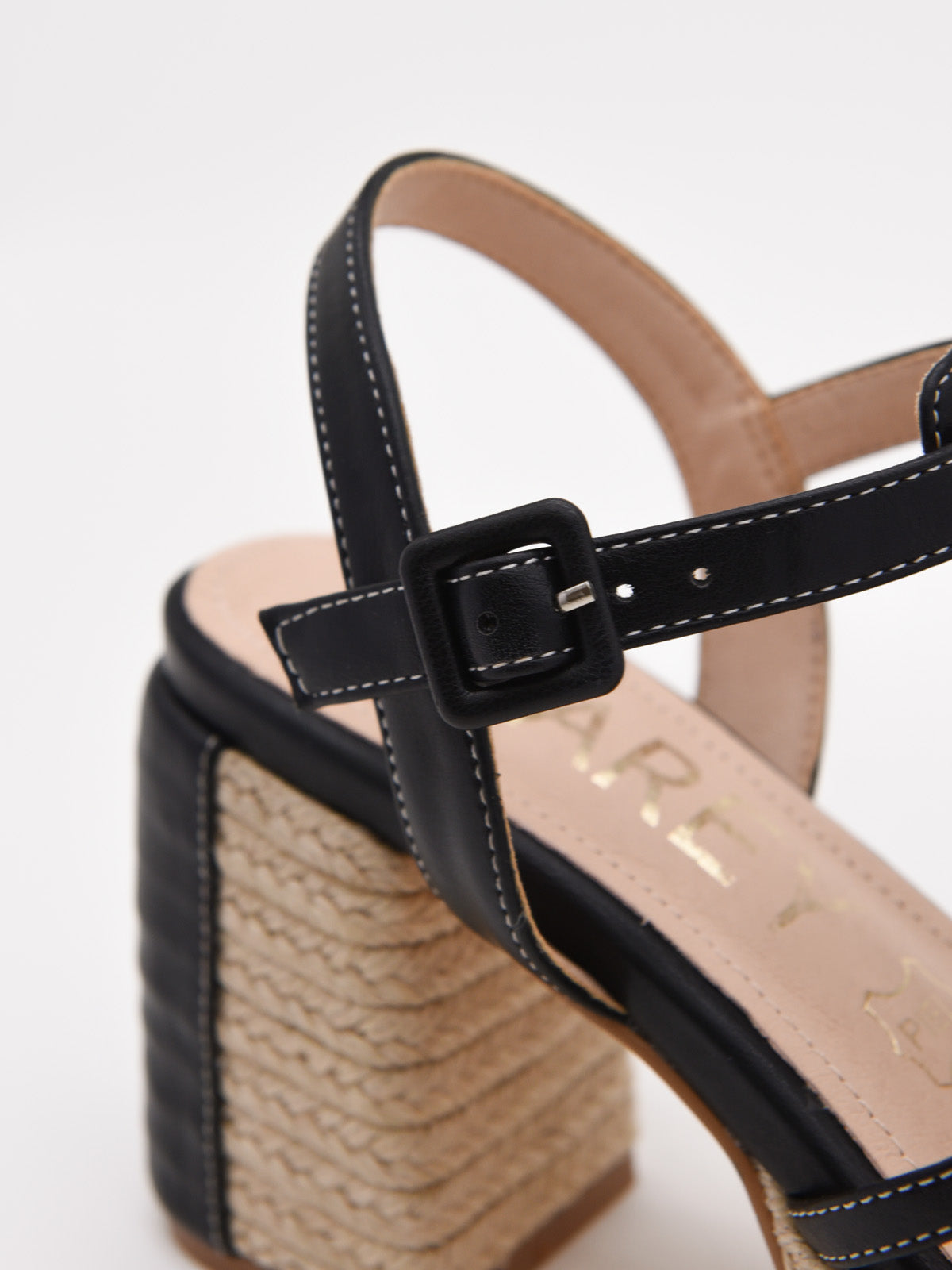 Sandalias de tacón negro con plataforma de yute