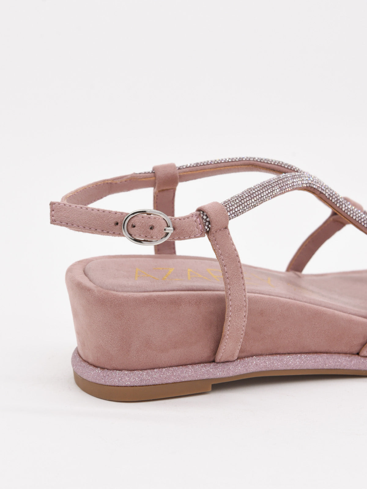 Sandalias planas color rosa y tiras cruzadas con strass