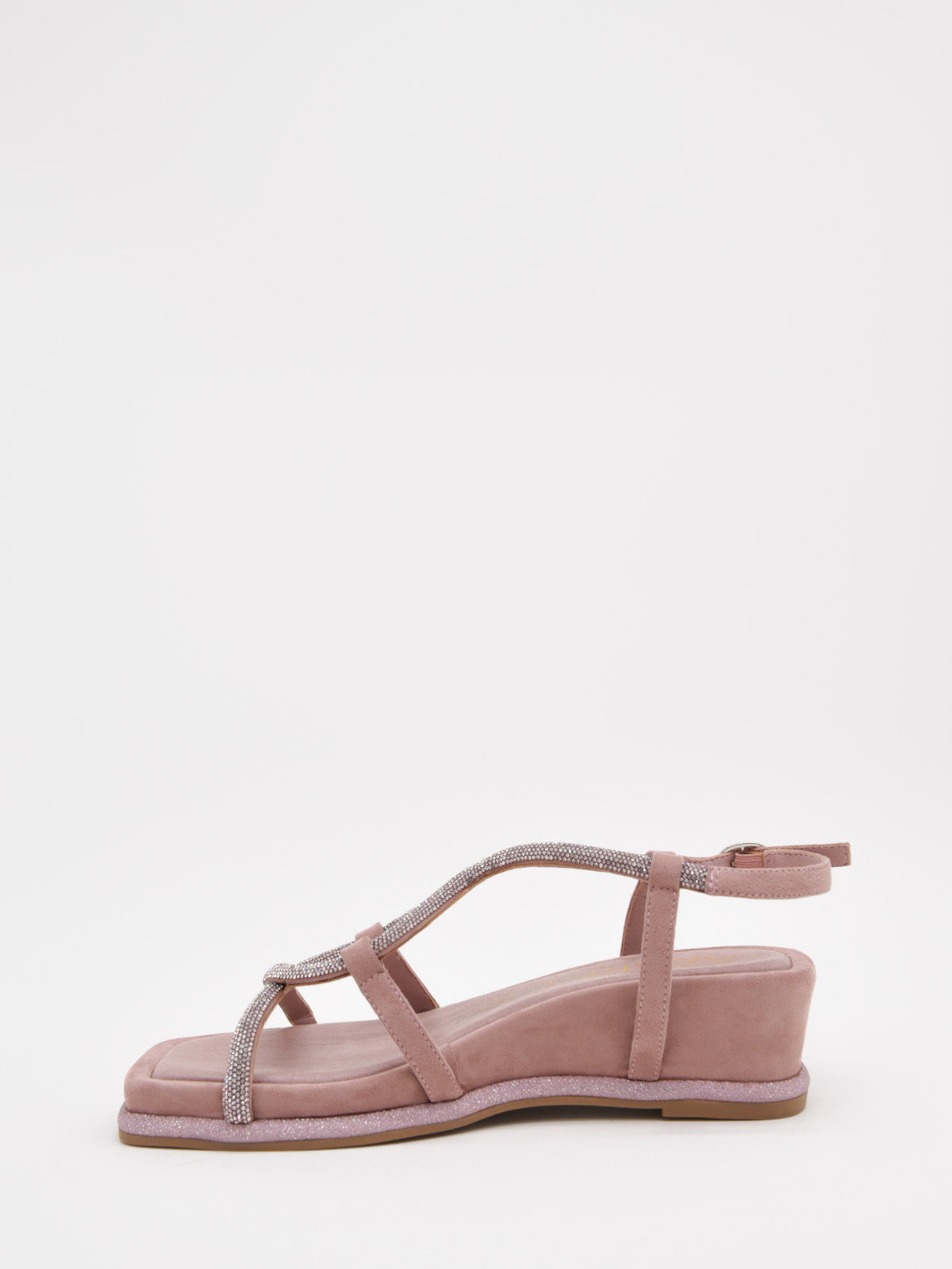 Sandalias planas color rosa y tiras cruzadas con strass