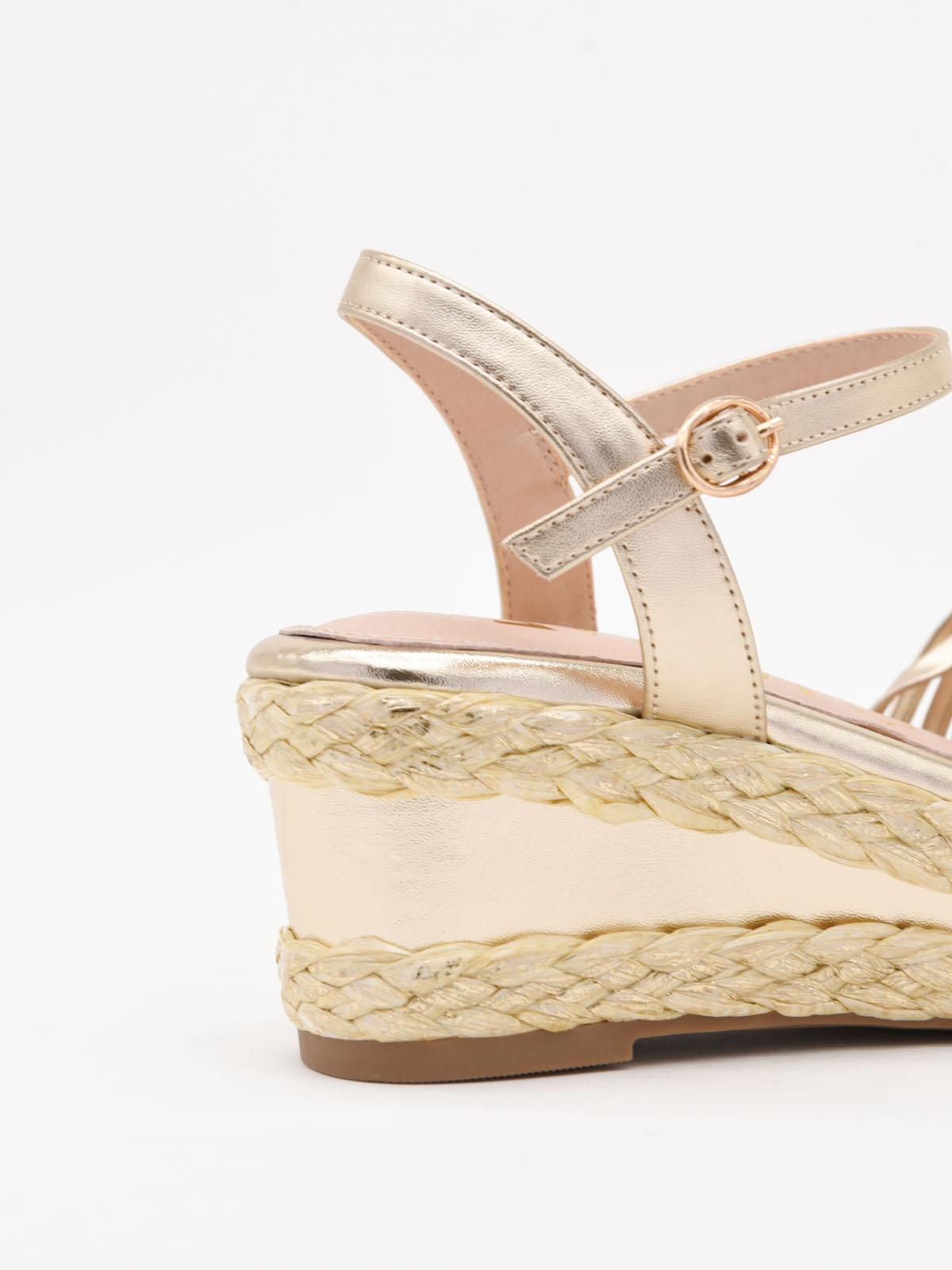 Sandalias de cuña doradas con plataforma tejida