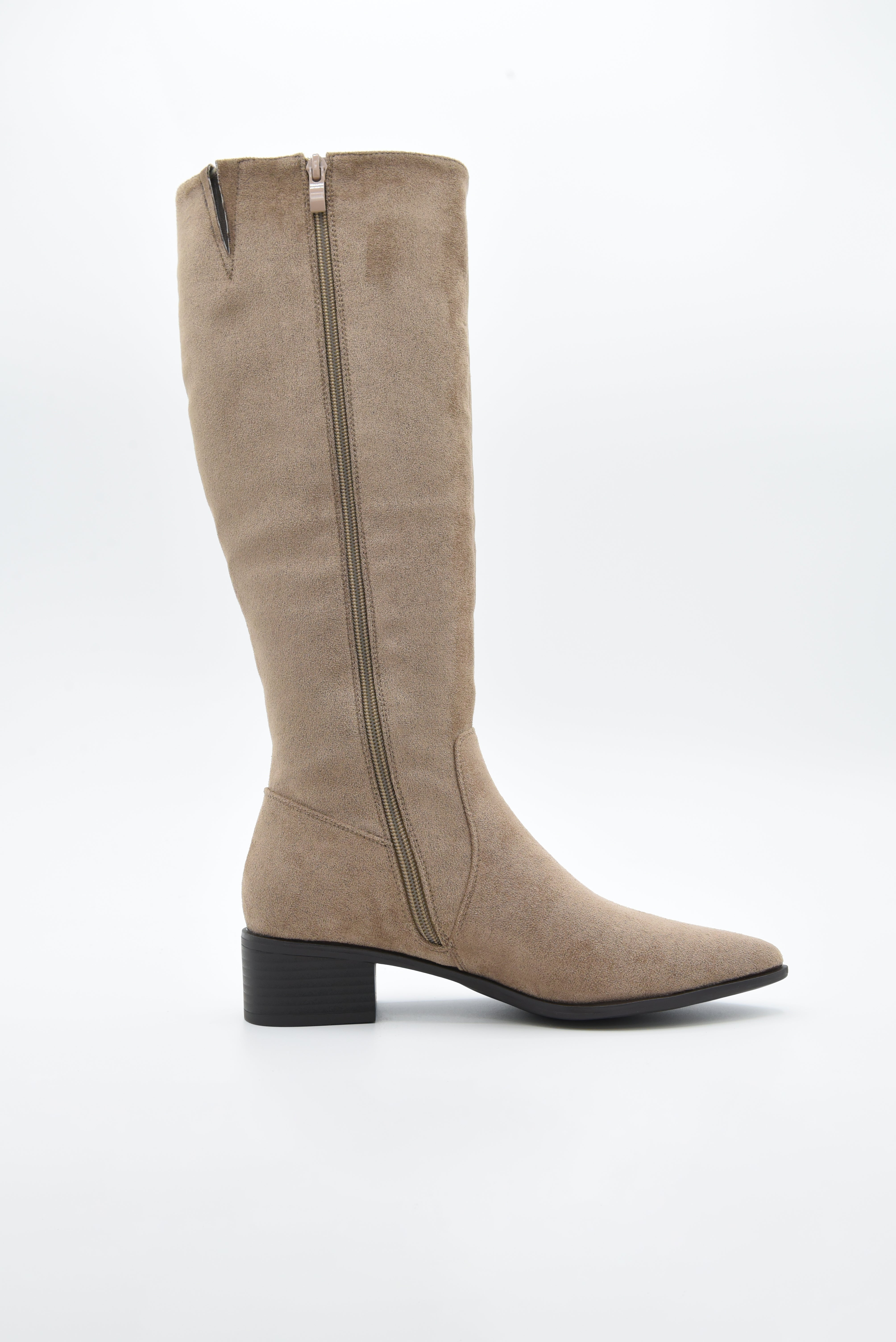 BOTA ALTA TAUPE CON TACÓN BAJO CUADRADO  DE NYREXDE NYREX