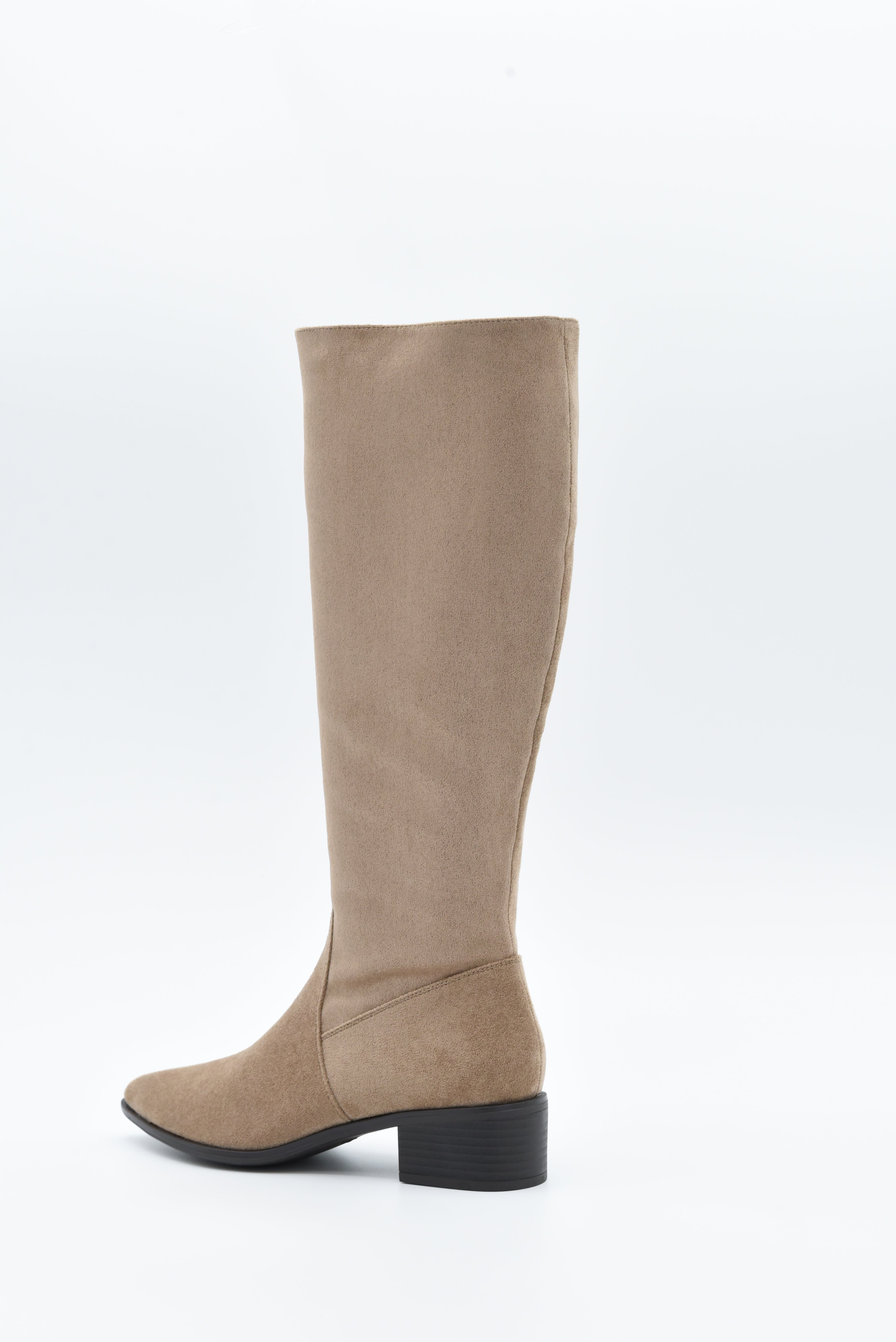 BOTA ALTA TAUPE CON TACÓN BAJO CUADRADO  DE NYREXDE NYREX