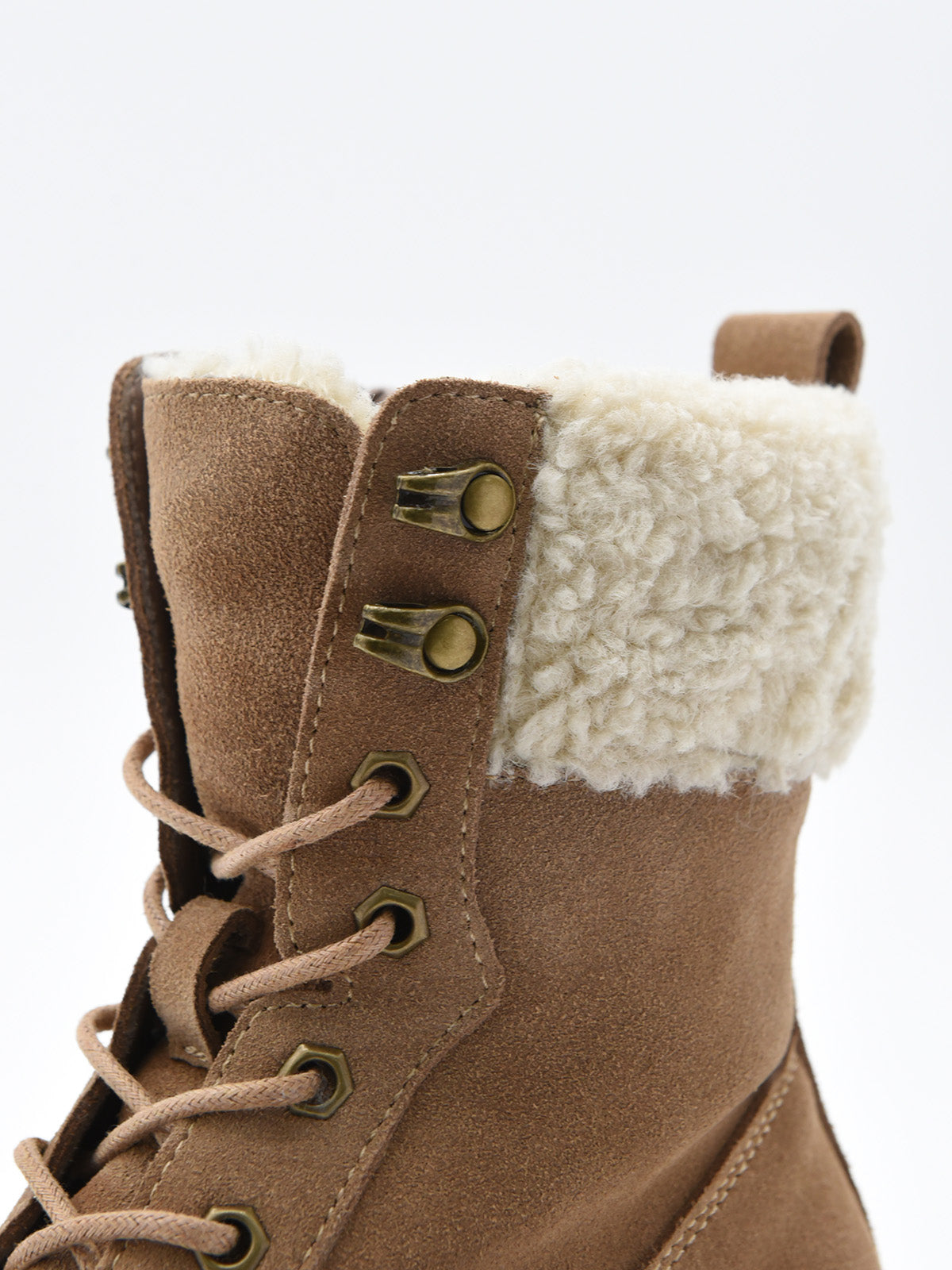 BOTINES MOCHA CON FORRO DE BORREGUITO DE NYREX
