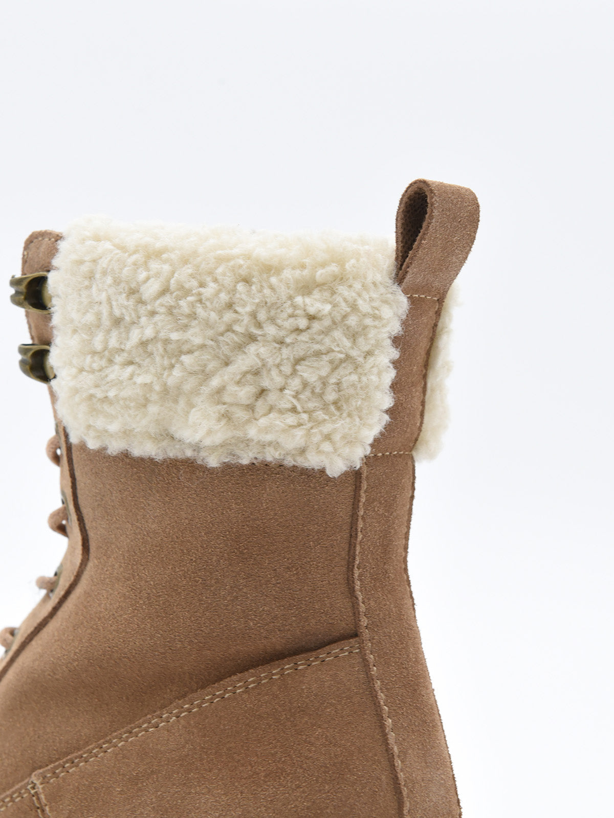 BOTINES MOCHA CON FORRO DE BORREGUITO DE NYREX