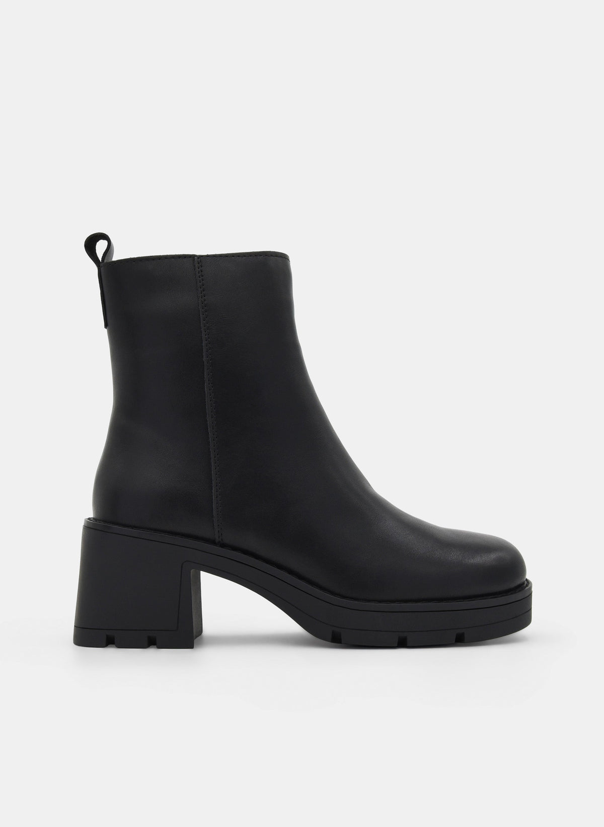 BOTINES NEGROS DE PIEL CON TACÓN ANCHO Y SUELA TRACK DE NYREX