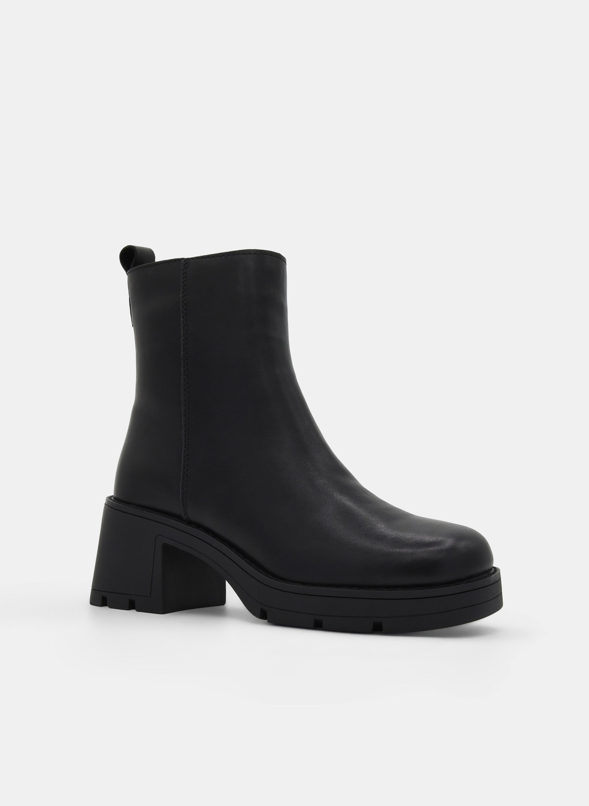 BOTINES NEGROS DE PIEL CON TACÓN ANCHO Y SUELA TRACK DE NYREX