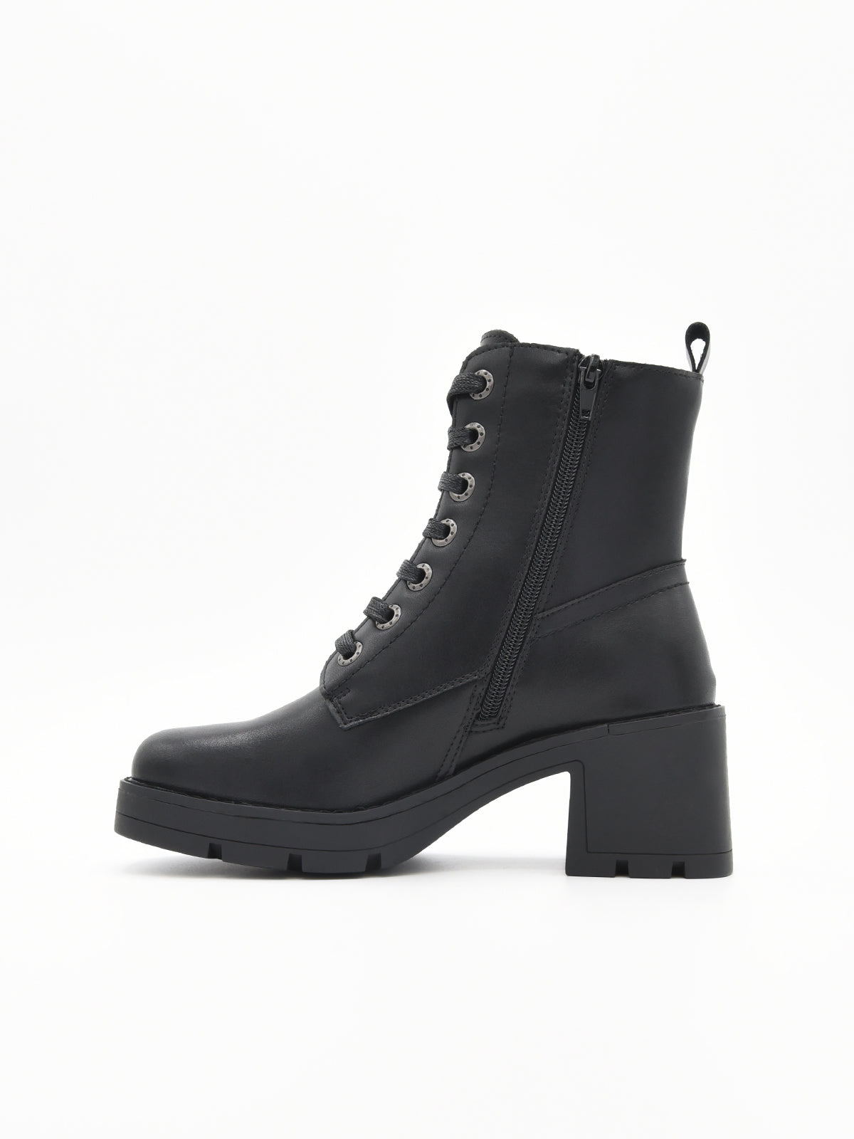 BOTÍN NEGRO DE PIEL CON CORDONES DE NYREX