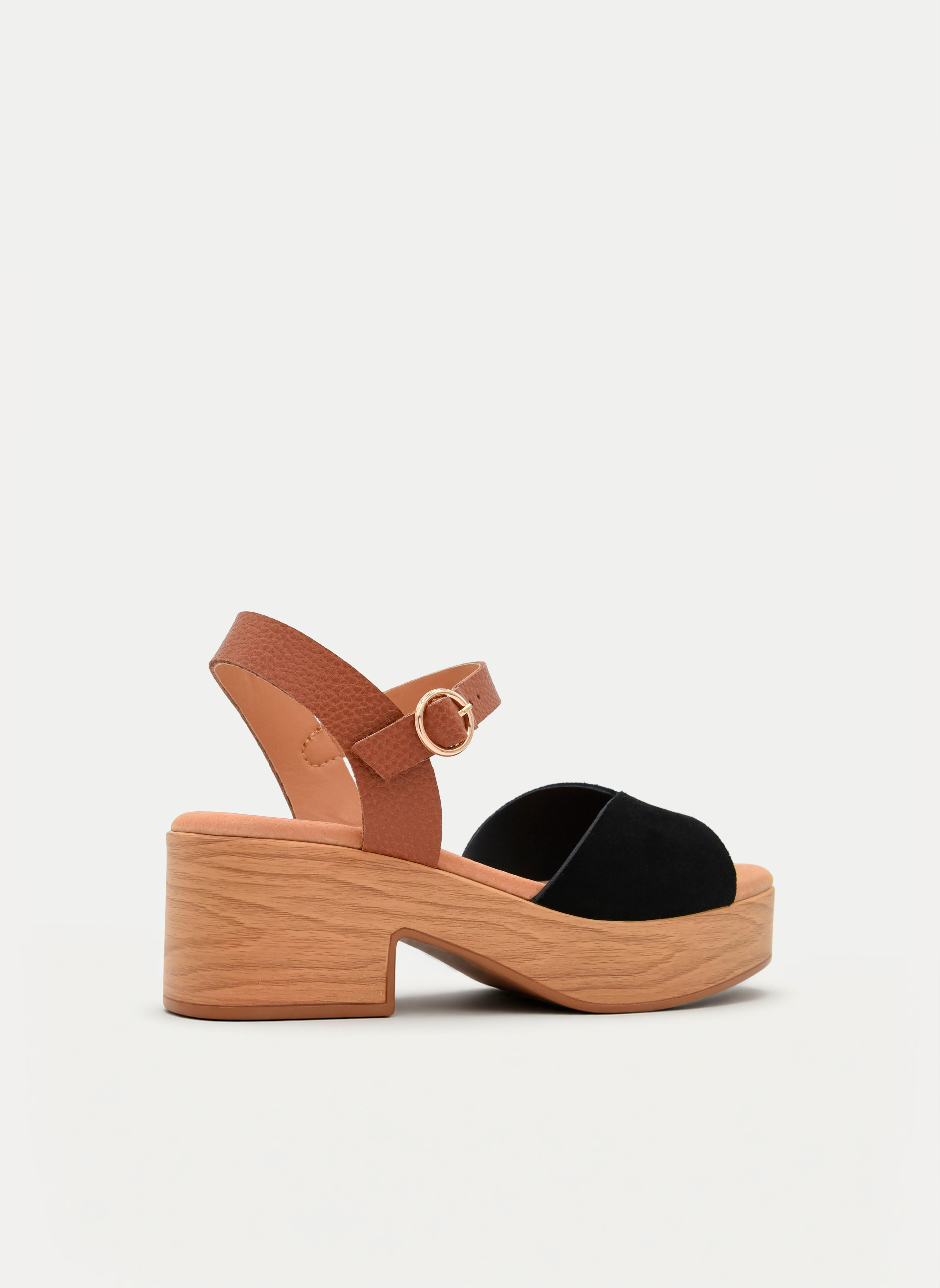 SANDALIA DE PIEL NEGRA CON PULSERA Y TACÓN ANCHO