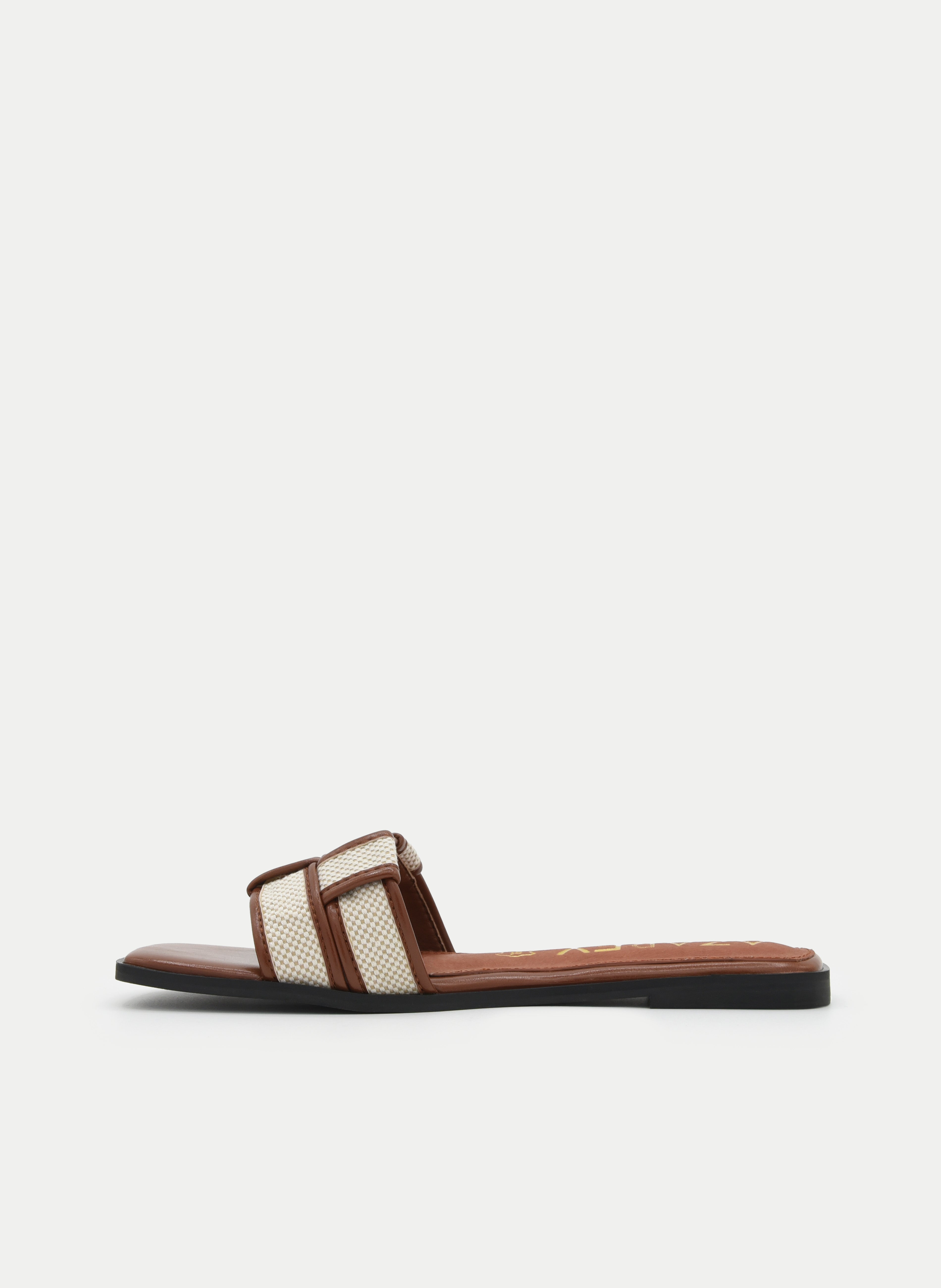 SANDALIA PLANA CAMEL Y BEIGE TIRAS CRUZADAS