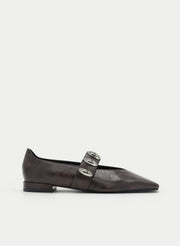 BROWN BALLERINA WITH POINTED TOE, STRAP, AND DETAIL