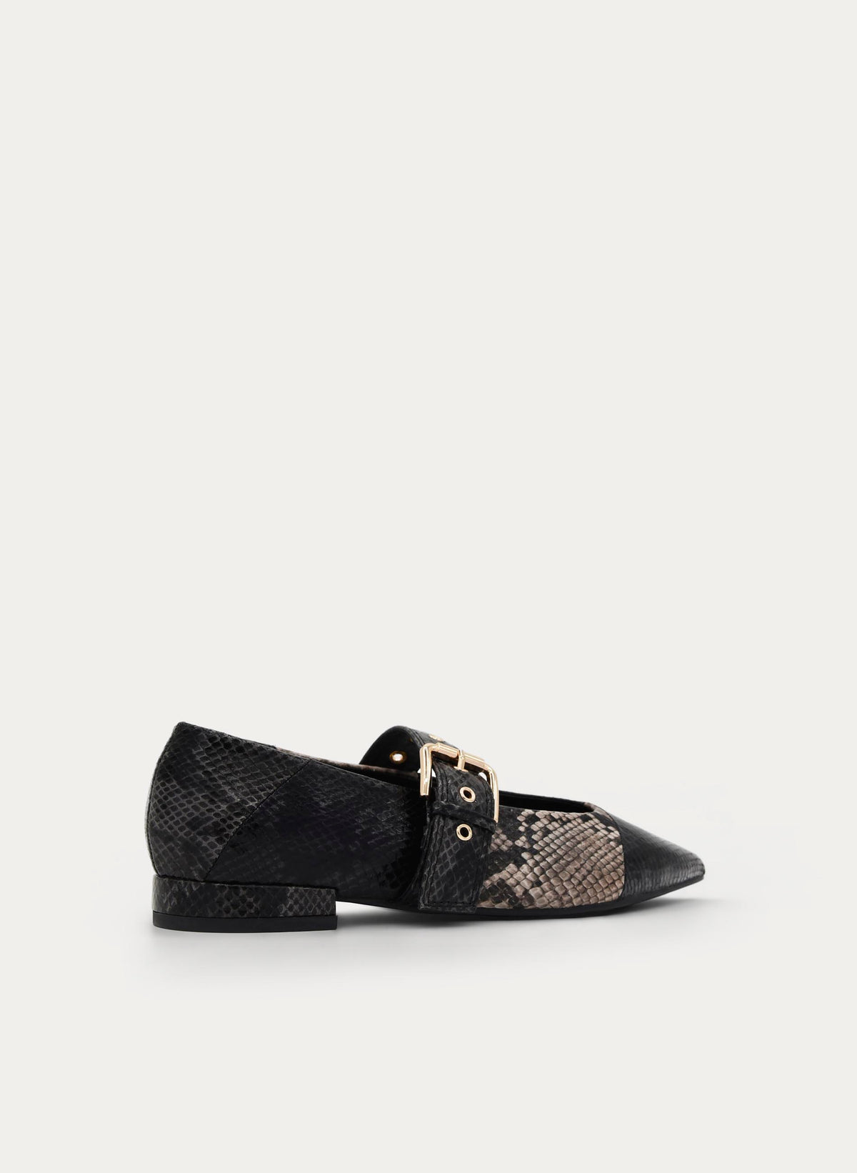 ZAPATO TACÓN BAJO NEGRO EFECTO SERPIENTE HEBILLA