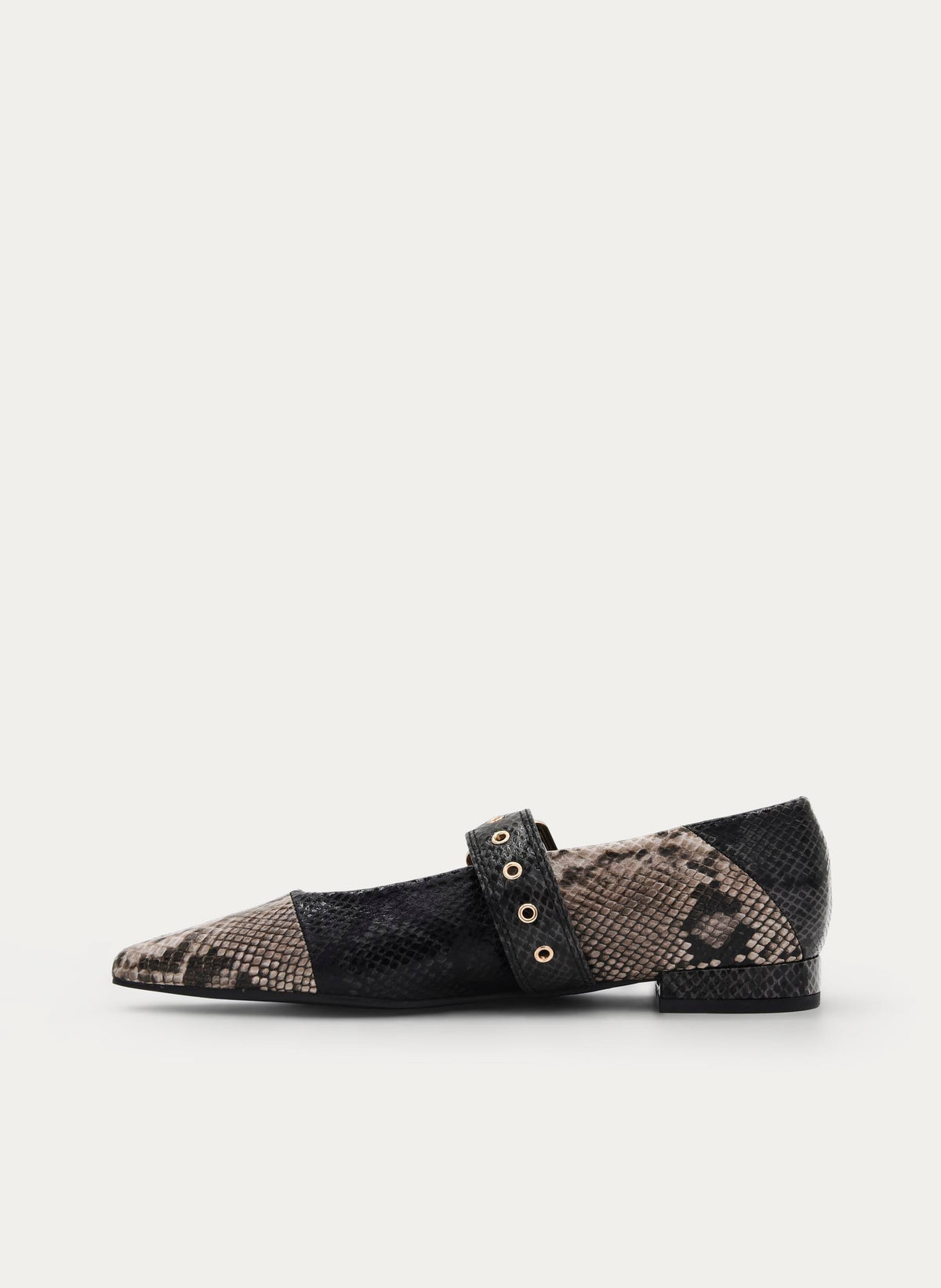 ZAPATO TACÓN BAJO NEGRO EFECTO SERPIENTE HEBILLA