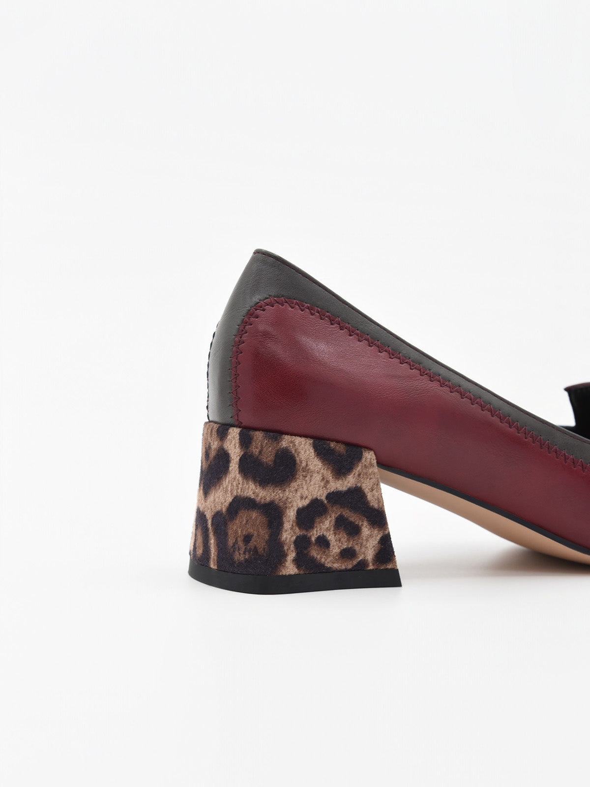 ZAPATO SALÓN DE TACÓN GRIS