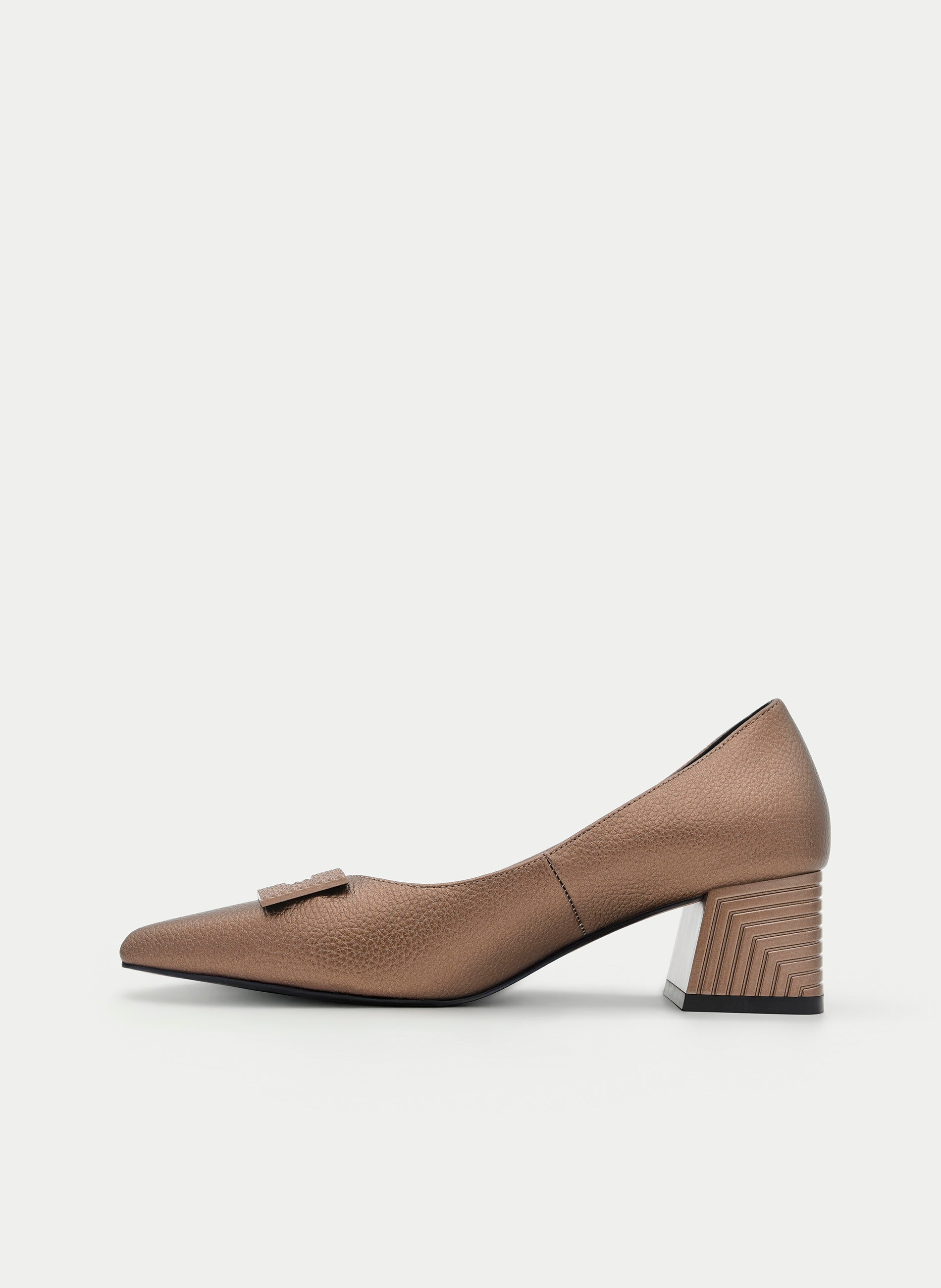 BRONZE HEEL COURT SHOE WITH GEOMETRIC ORNAMENT