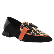 MOCASÍN NEGRO Y ANIMAL PRINT CON CADENA