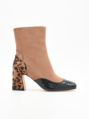 BOTÍN TAUPE CON TACÓN LEOPARDO