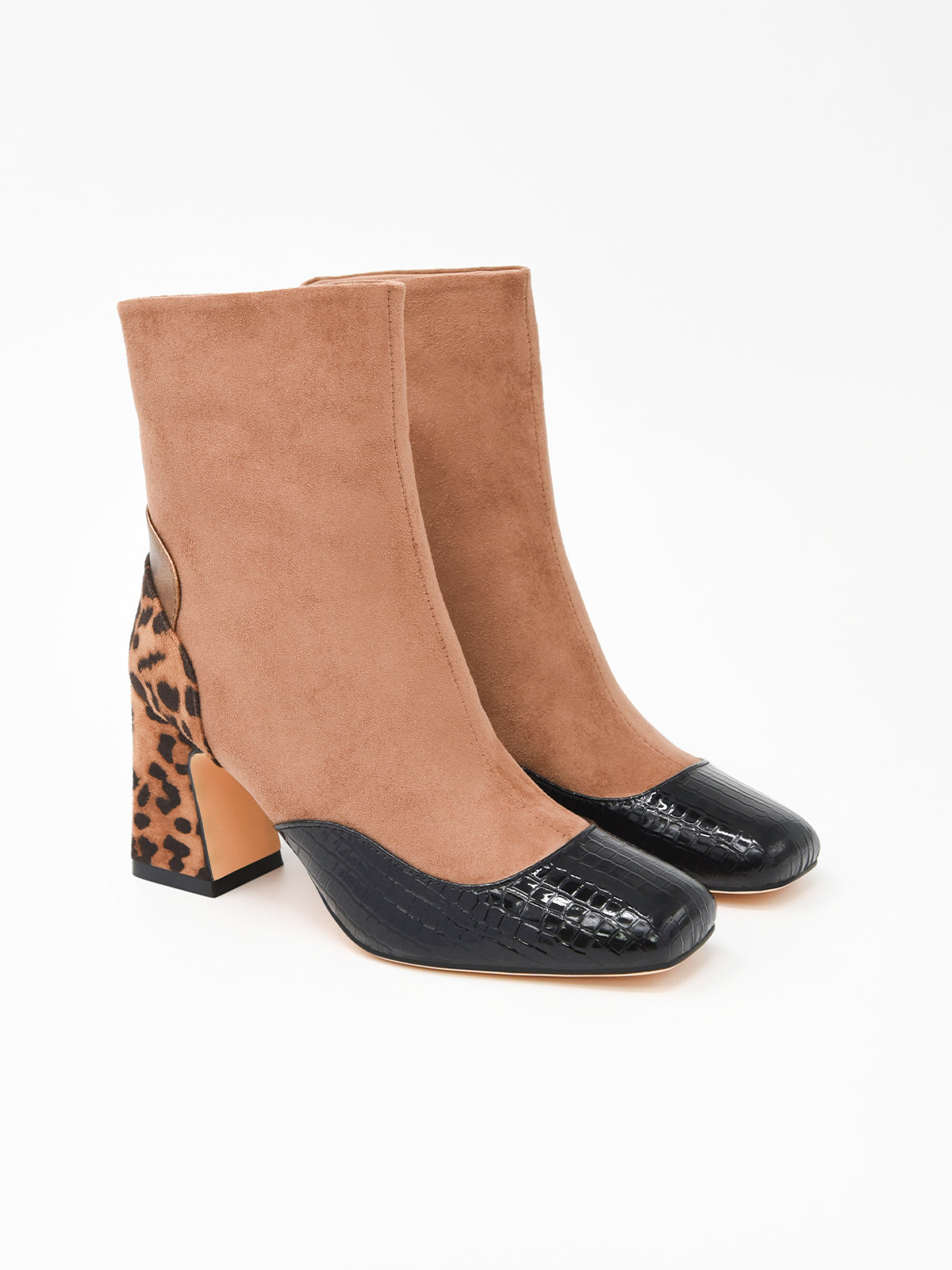 BOTÍN TAUPE CON TACÓN LEOPARDO