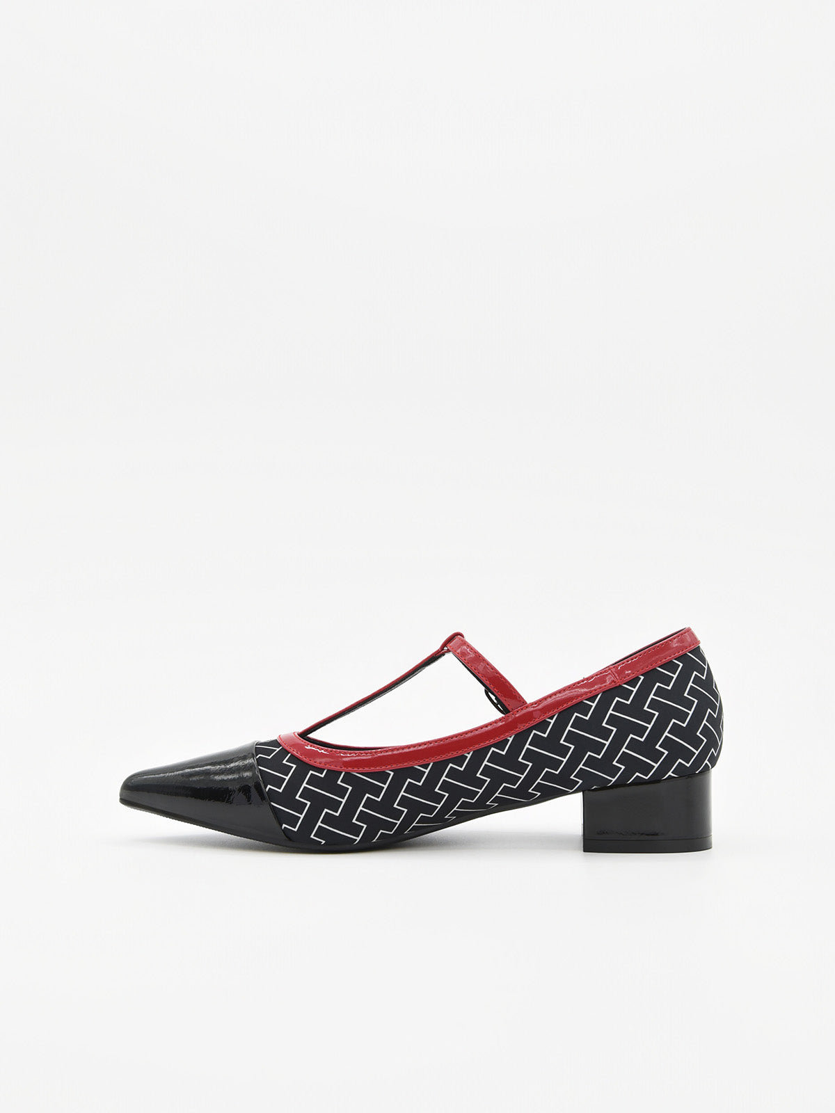 Zapato Negro para Mujer con Estampado Geométrico y Ribete Rojo