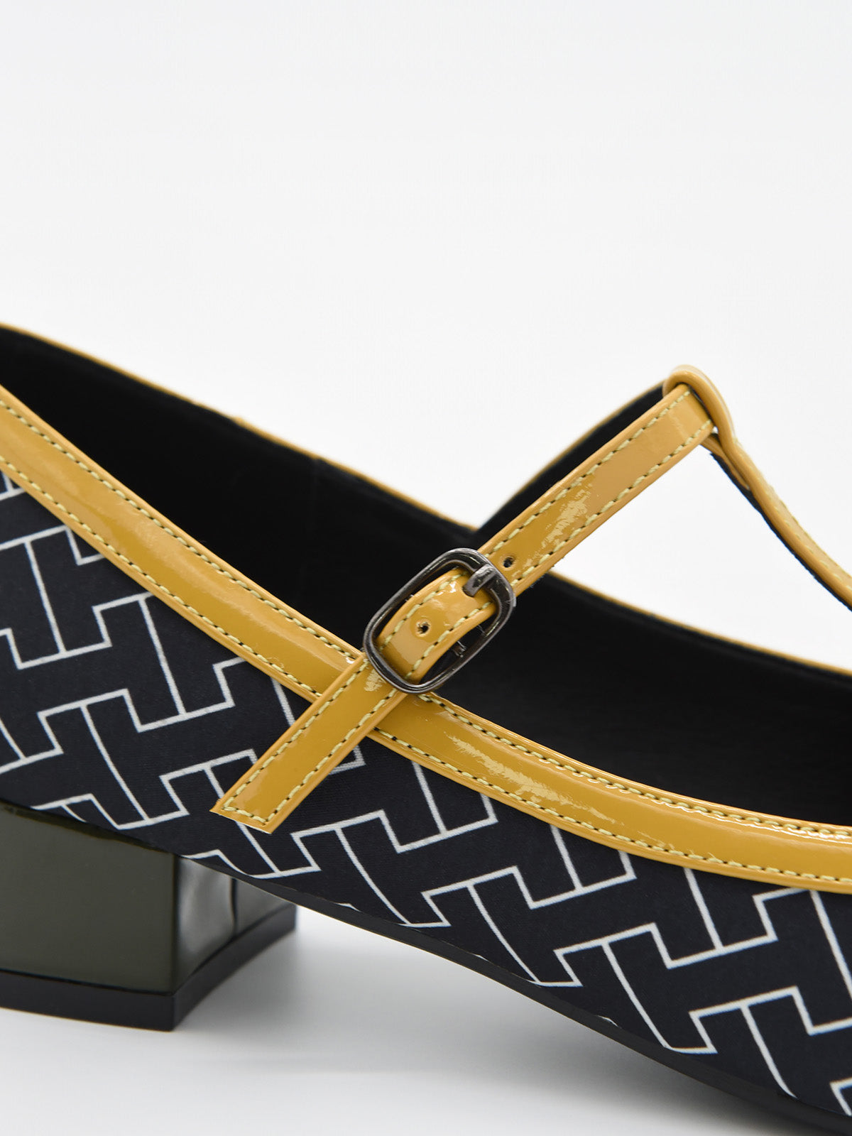 Zapato  de Tacón Bajo Verde con Estampado Geométrico