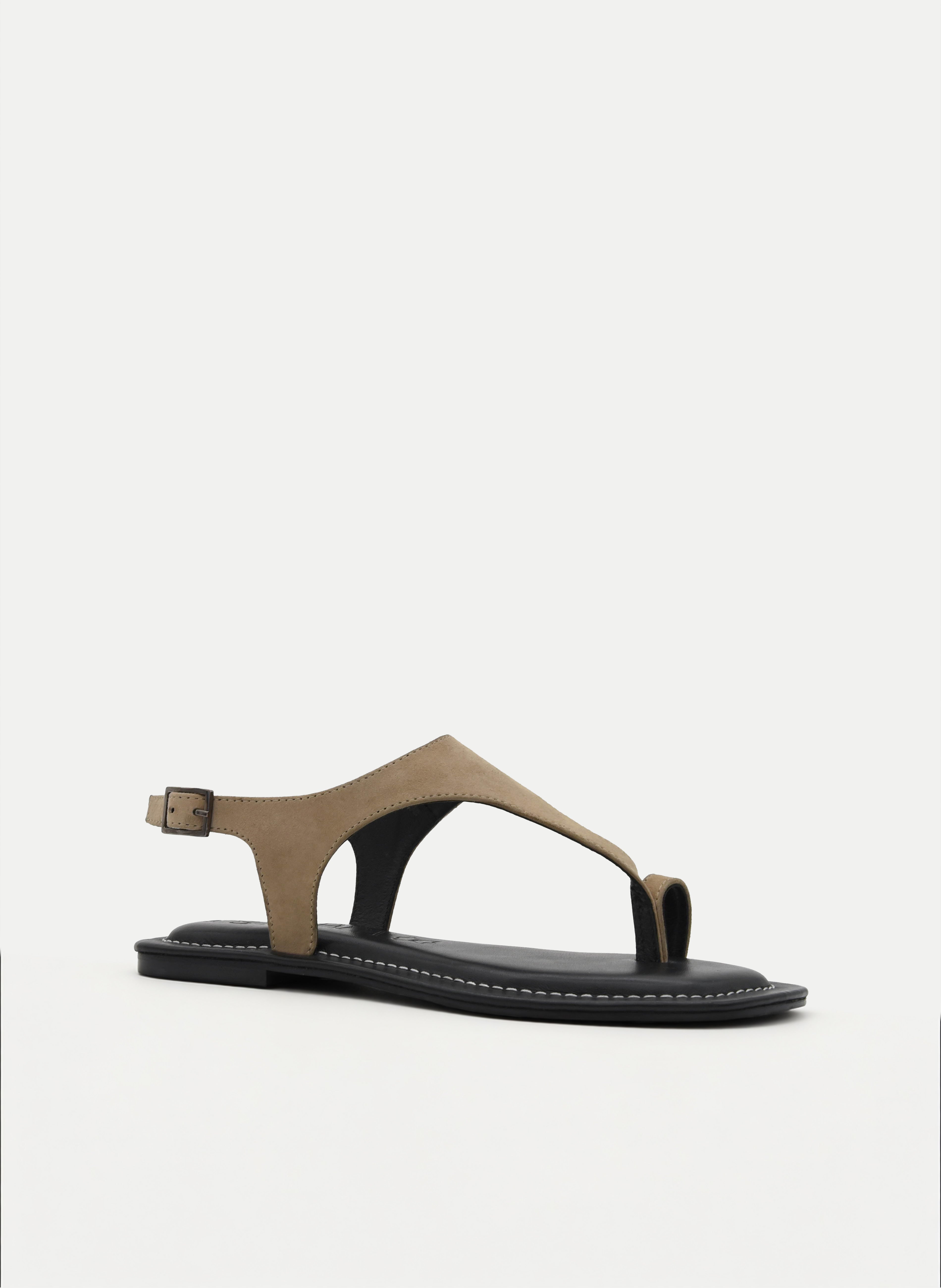 SANDALIA DE PIEL PLANA BEIGE CON TIRA EN T DE ROSA AMADA